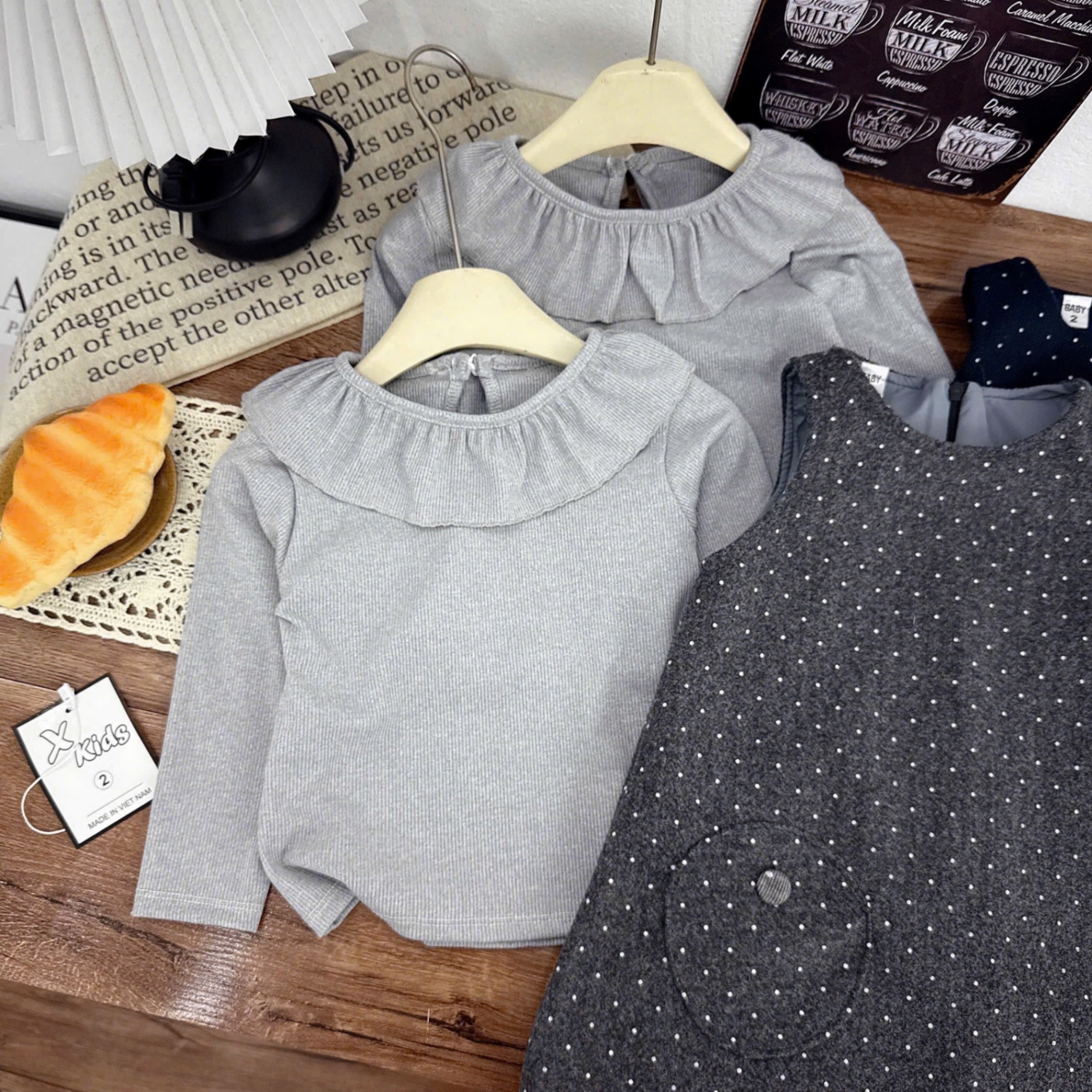 Váy dạ xám chấm bi kèm áo giữ nhiệt bé gái