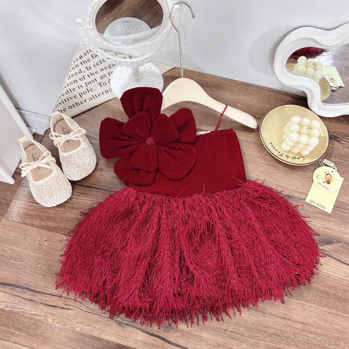 Sét váy nhung đỏ hoa to phối thân lông bé gái