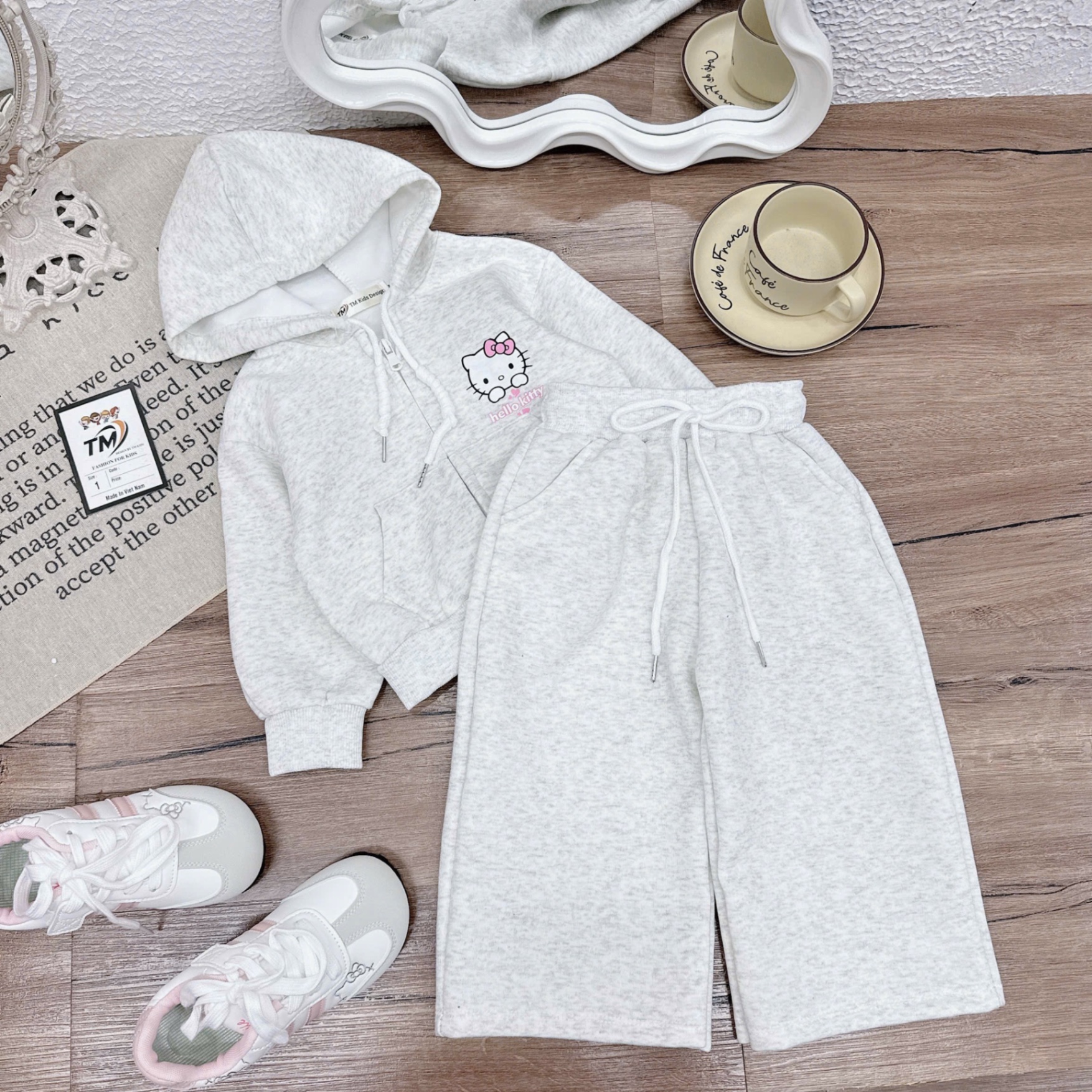 Sét bộ nỉ ghi kitty mũ liền bé gái