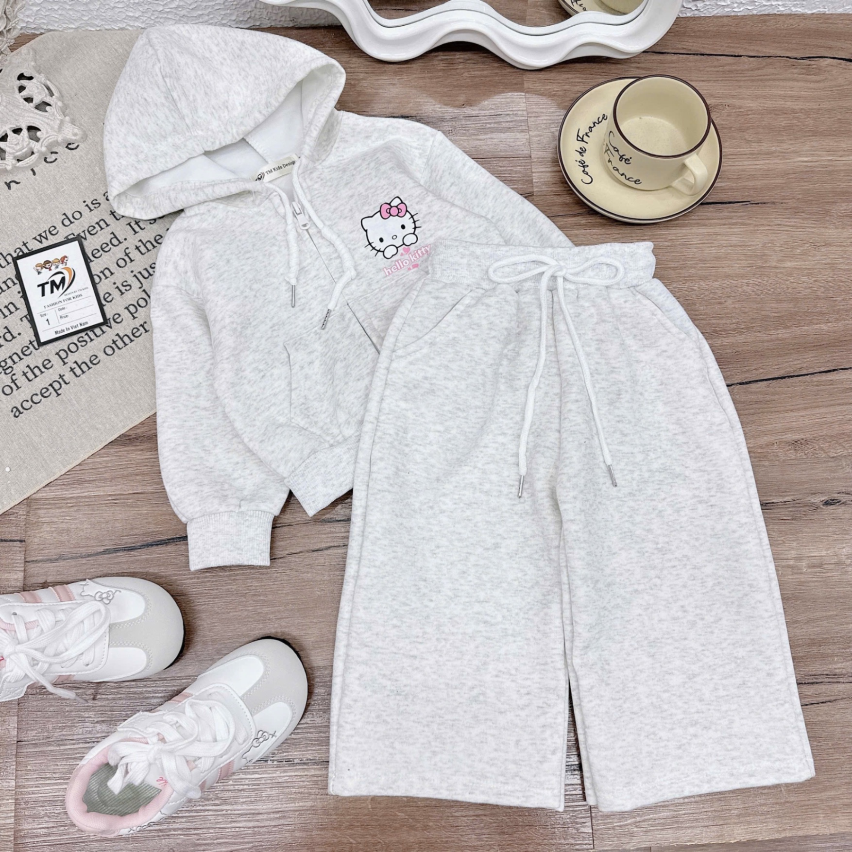 Sét bộ nỉ ghi kitty mũ liền bé gái