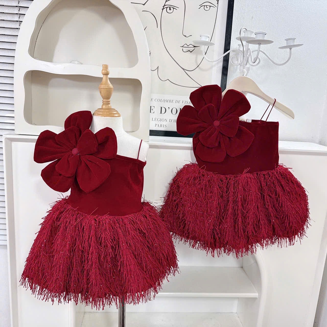 Sét váy nhung đỏ hoa to phối thân lông bé gái