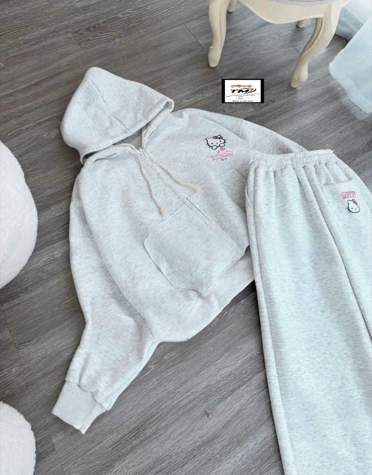 Sét bộ nỉ ghi kitty mũ liền bé gái