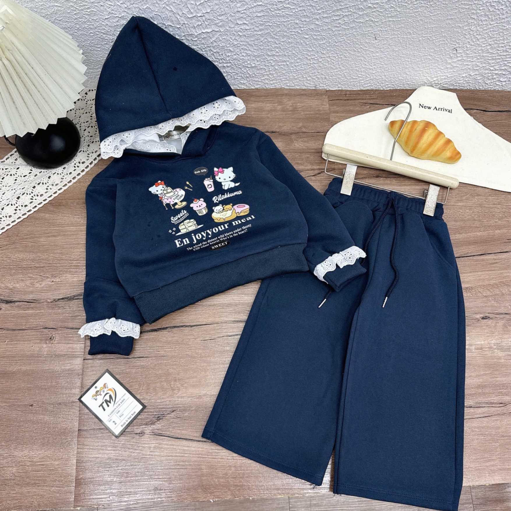 Sét bộ nỉ mũ vien ren quần xuông bé gái