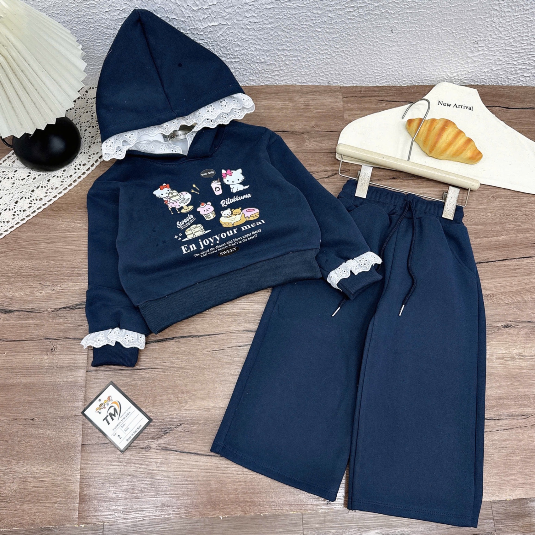 Sét bộ nỉ mũ vien ren quần xuông bé gái