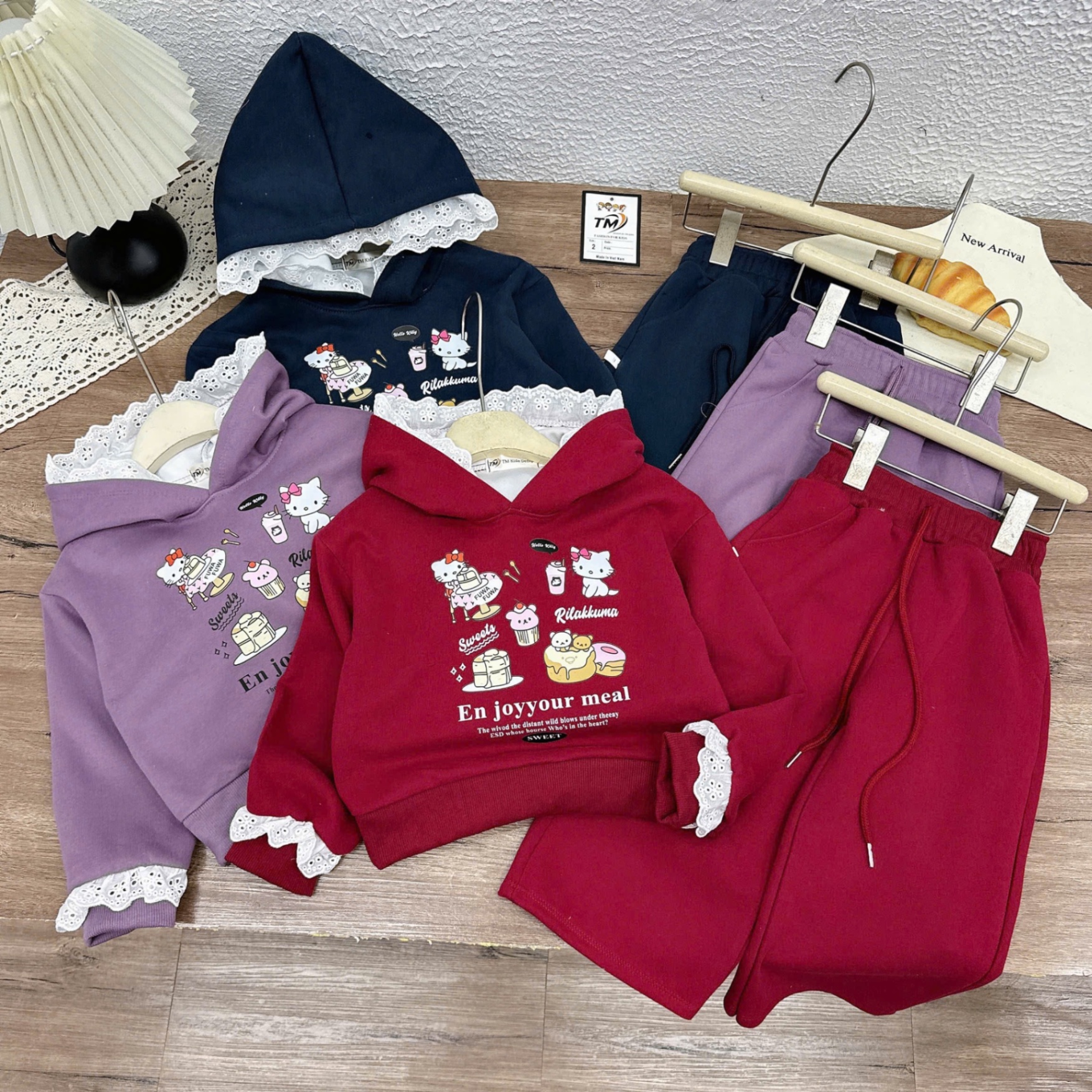 Sét bộ nỉ mũ vien ren quần xuông bé gái