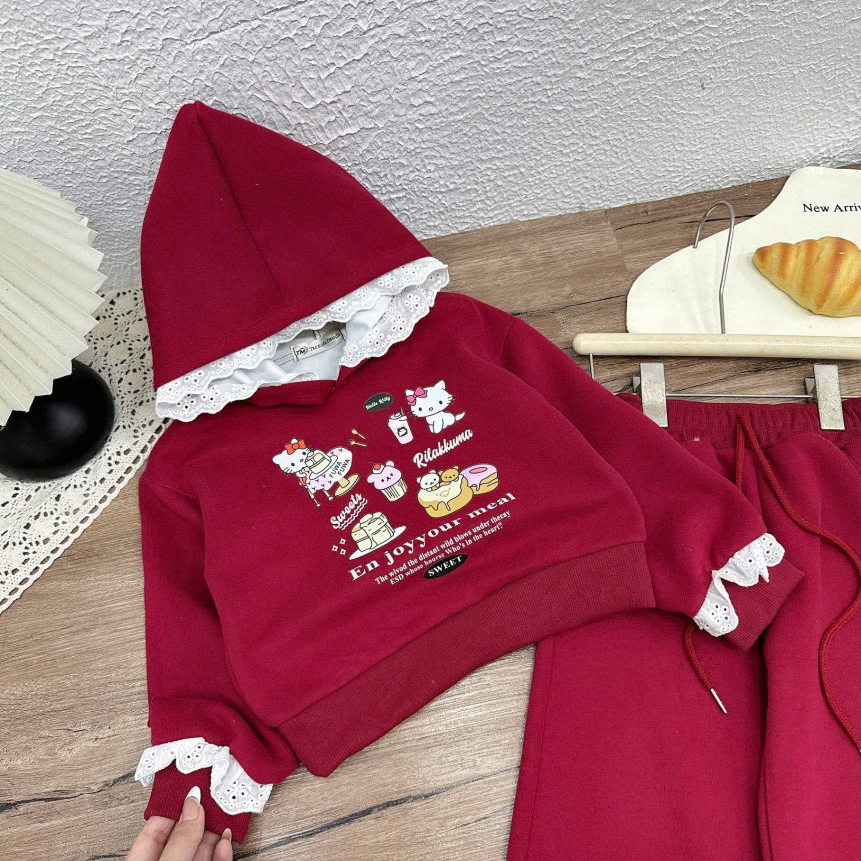 Sét bộ nỉ mũ vien ren quần xuông bé gái