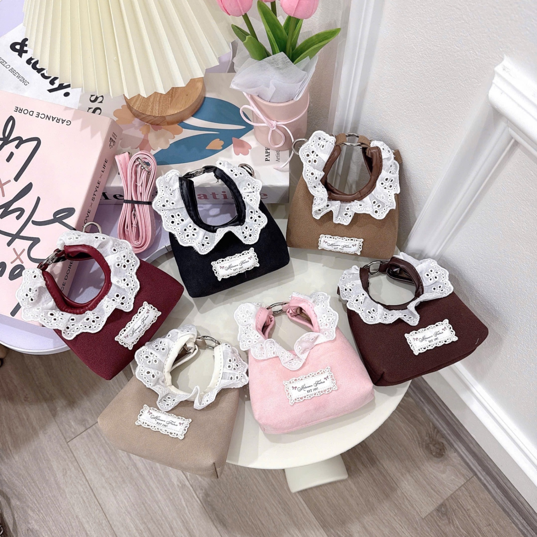 Túi viền ren xinh bé gái