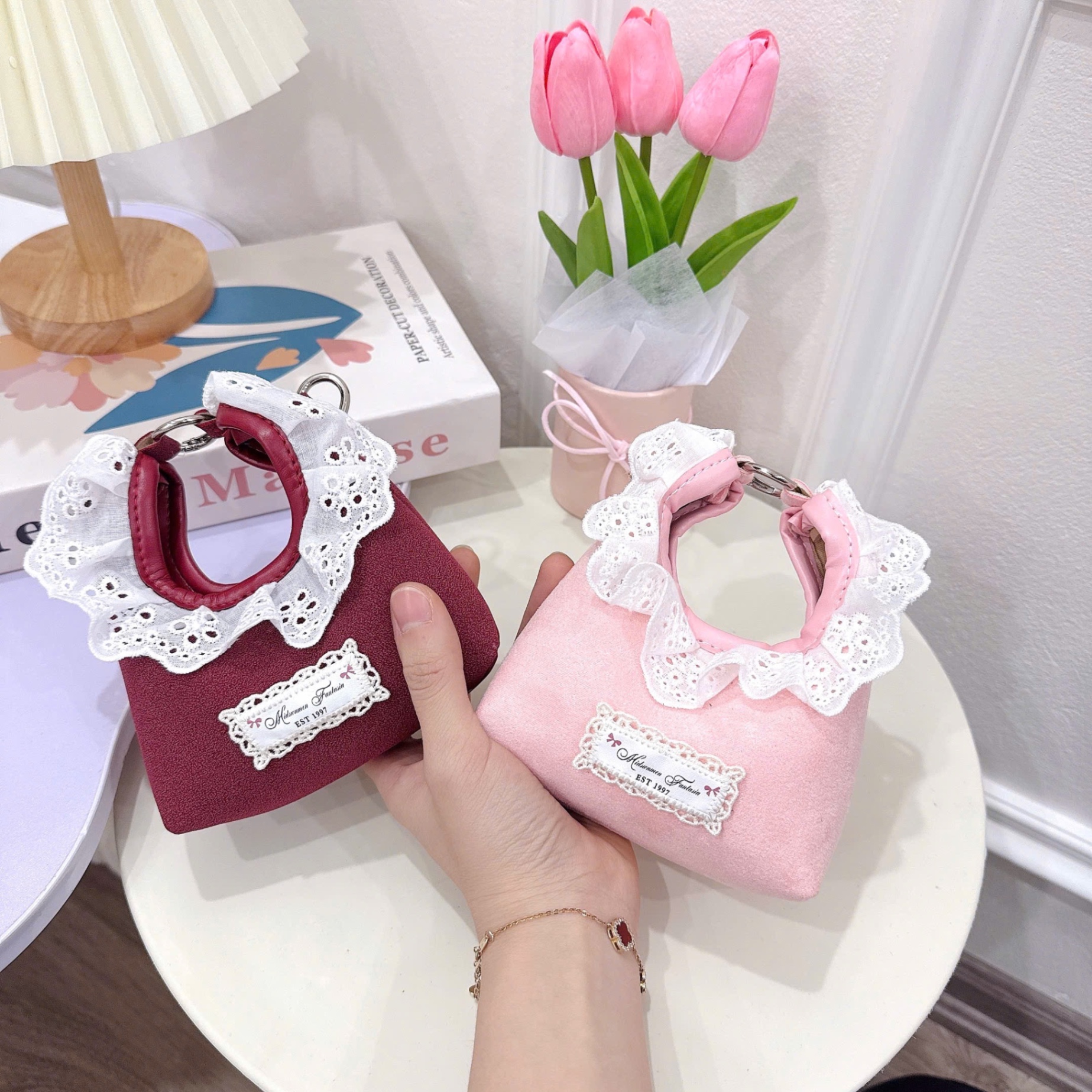 Túi viền ren xinh bé gái