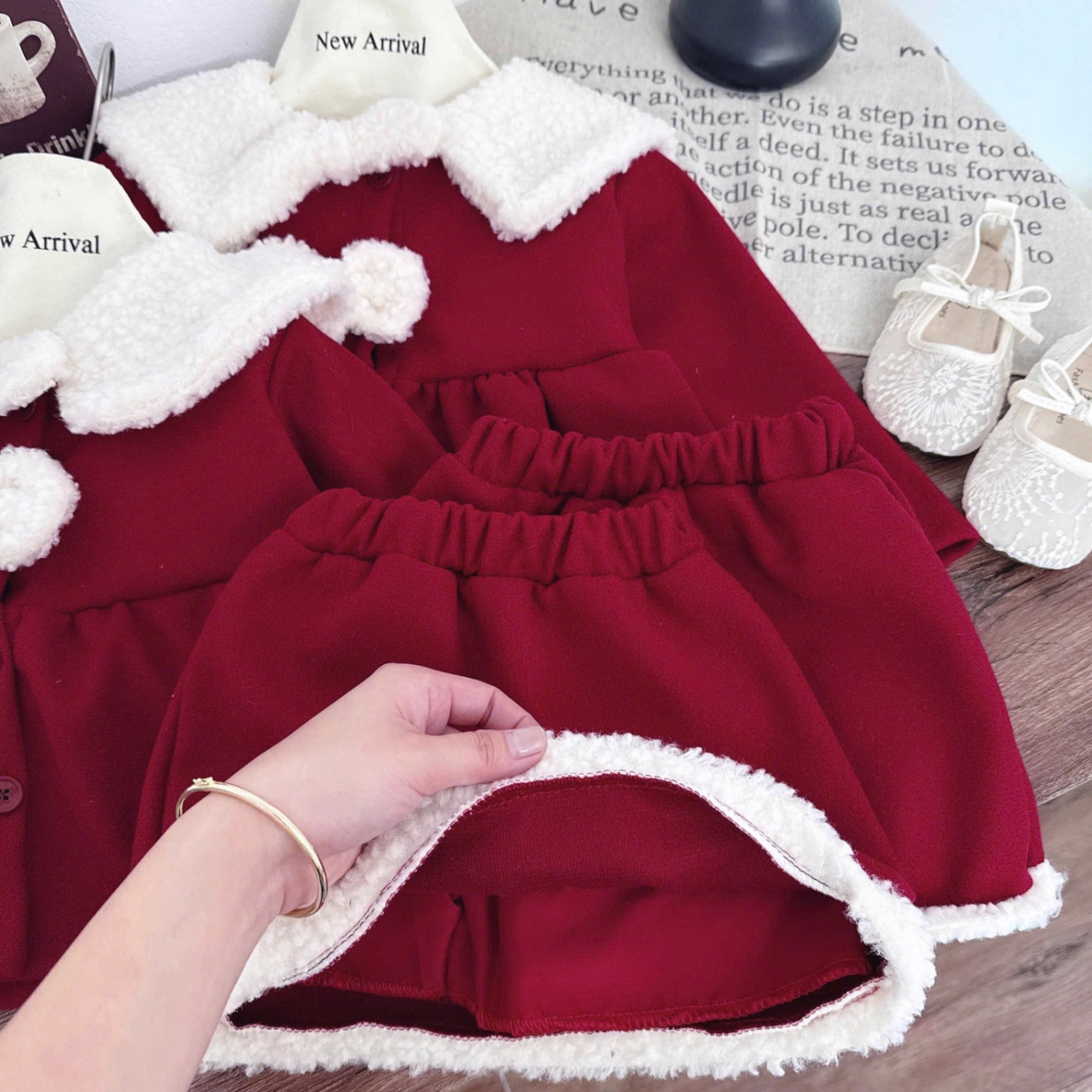 Sét dạ đỏ cổ lông cv chữ a cho bé gái