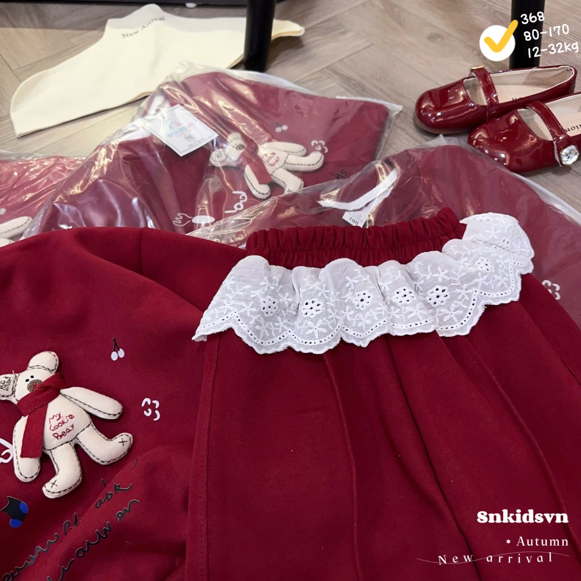 Sét bộ nỉ đỏ gấu nhỏ đính bé gái