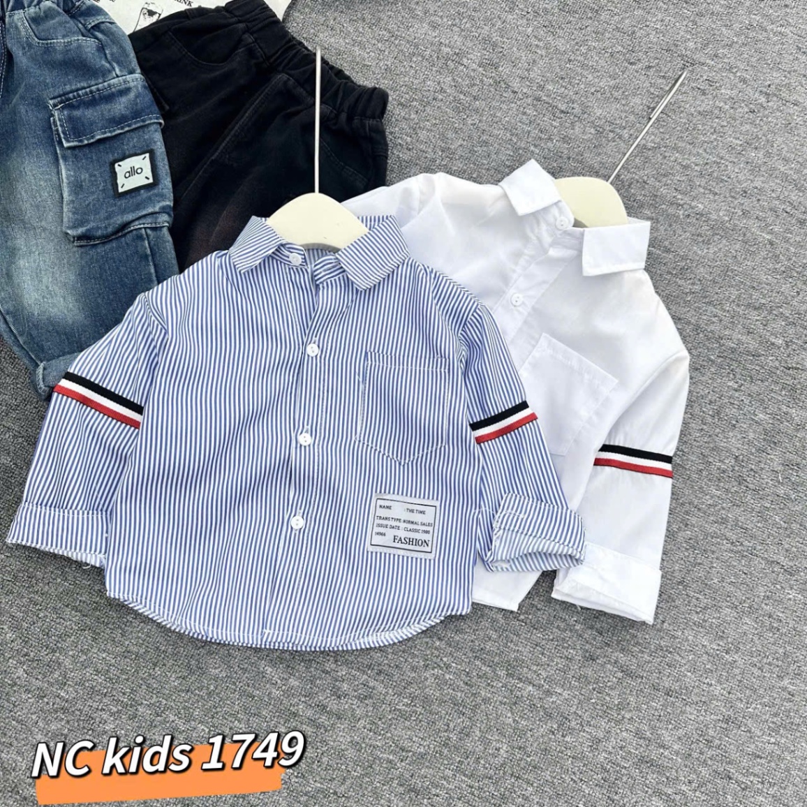 Bộ sơ mi fashon kẻ và trắng quần bò hộp bé trai