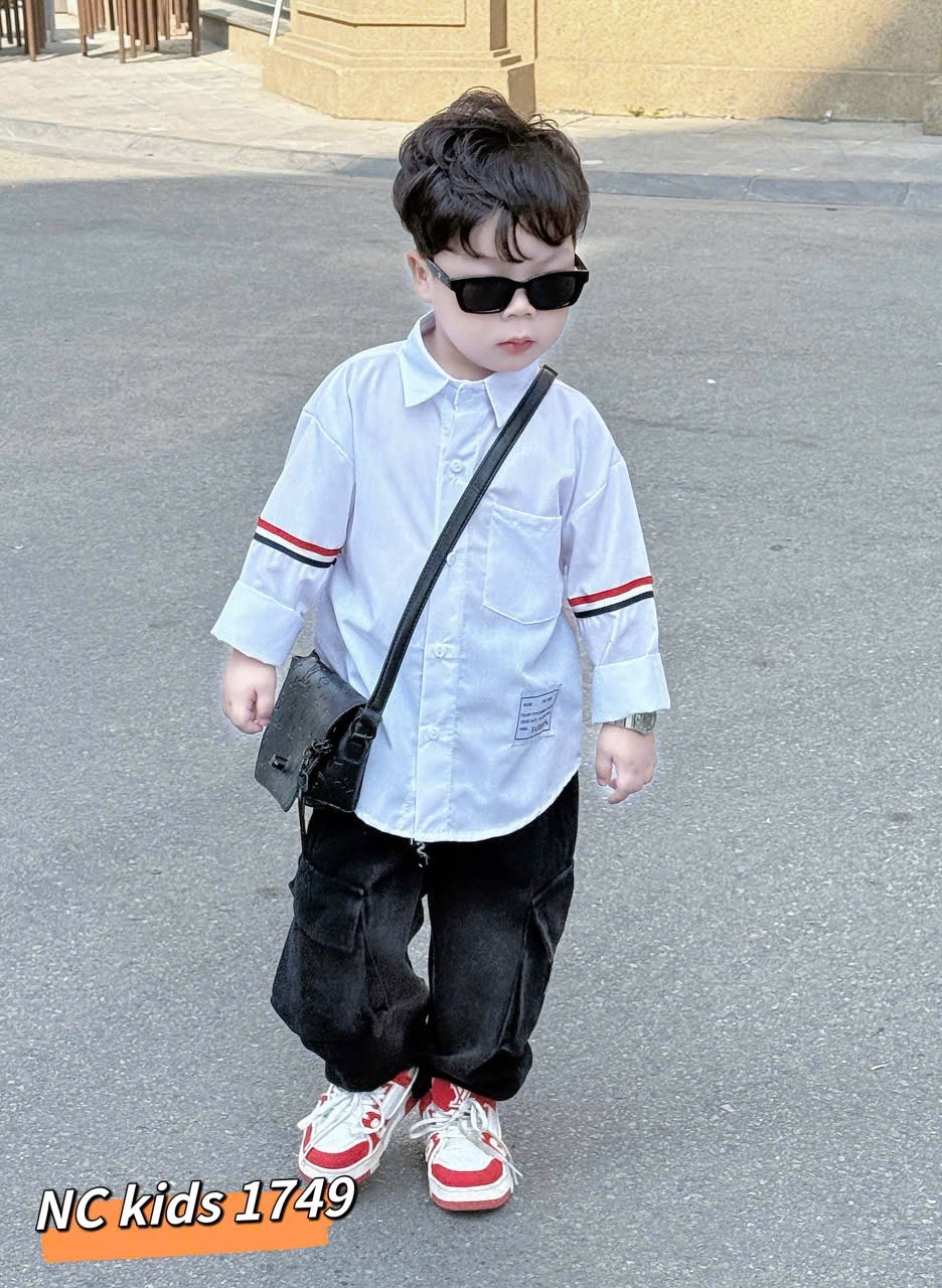 Bộ sơ mi fashon kẻ và trắng quần bò hộp bé trai