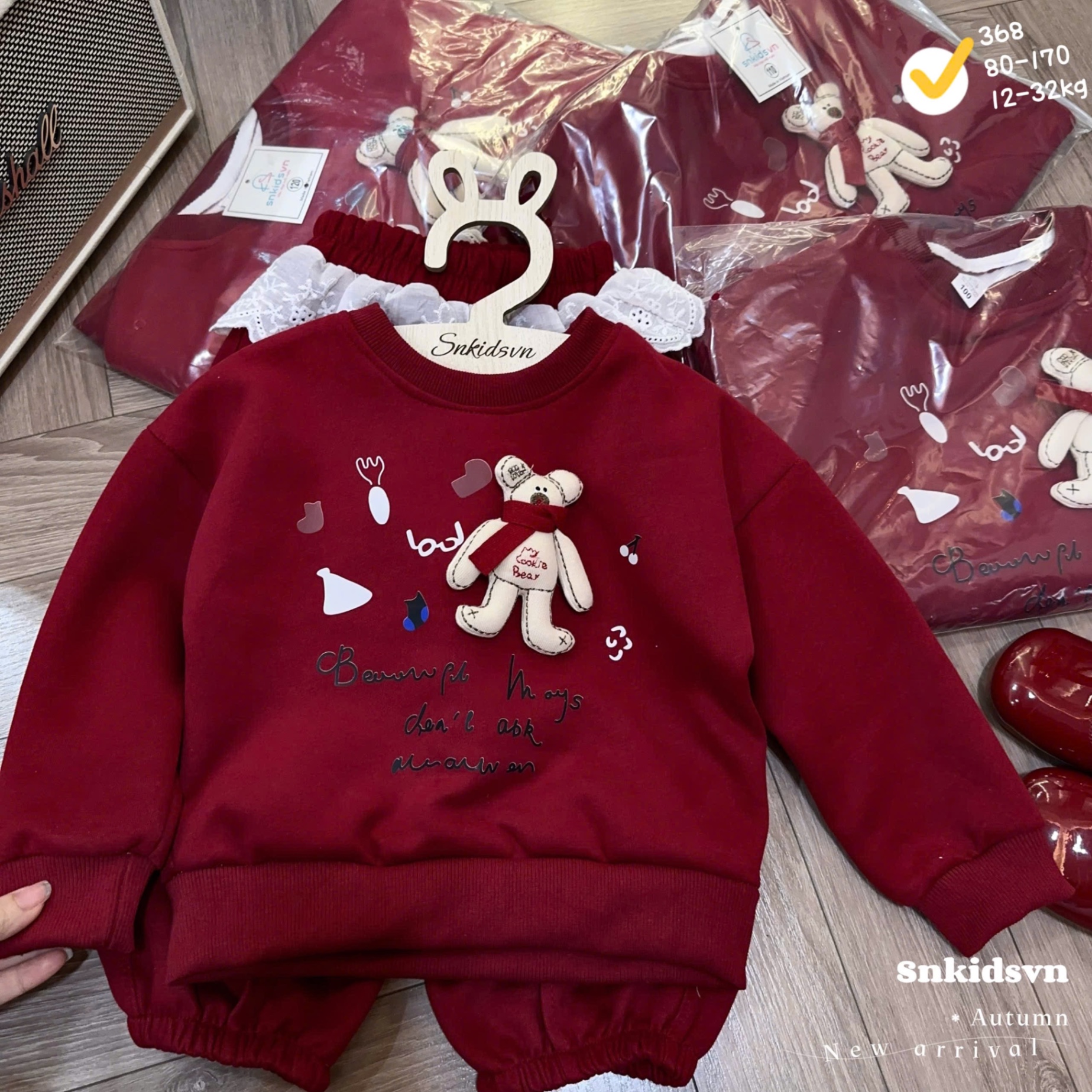 Sét bộ nỉ đỏ gấu nhỏ đính bé gái