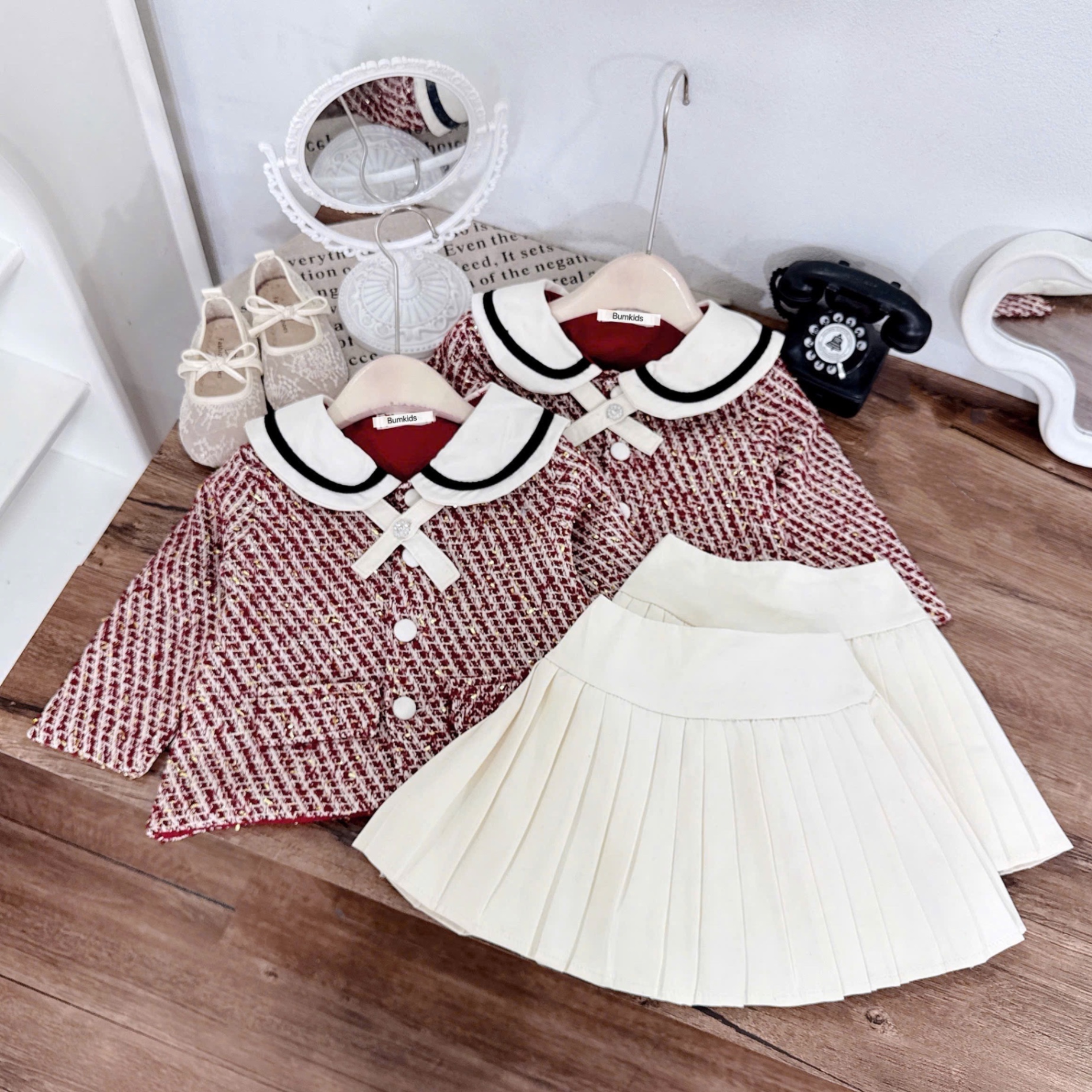 Sét áo dạ cổ sen cv trắng xếp ly bé gái