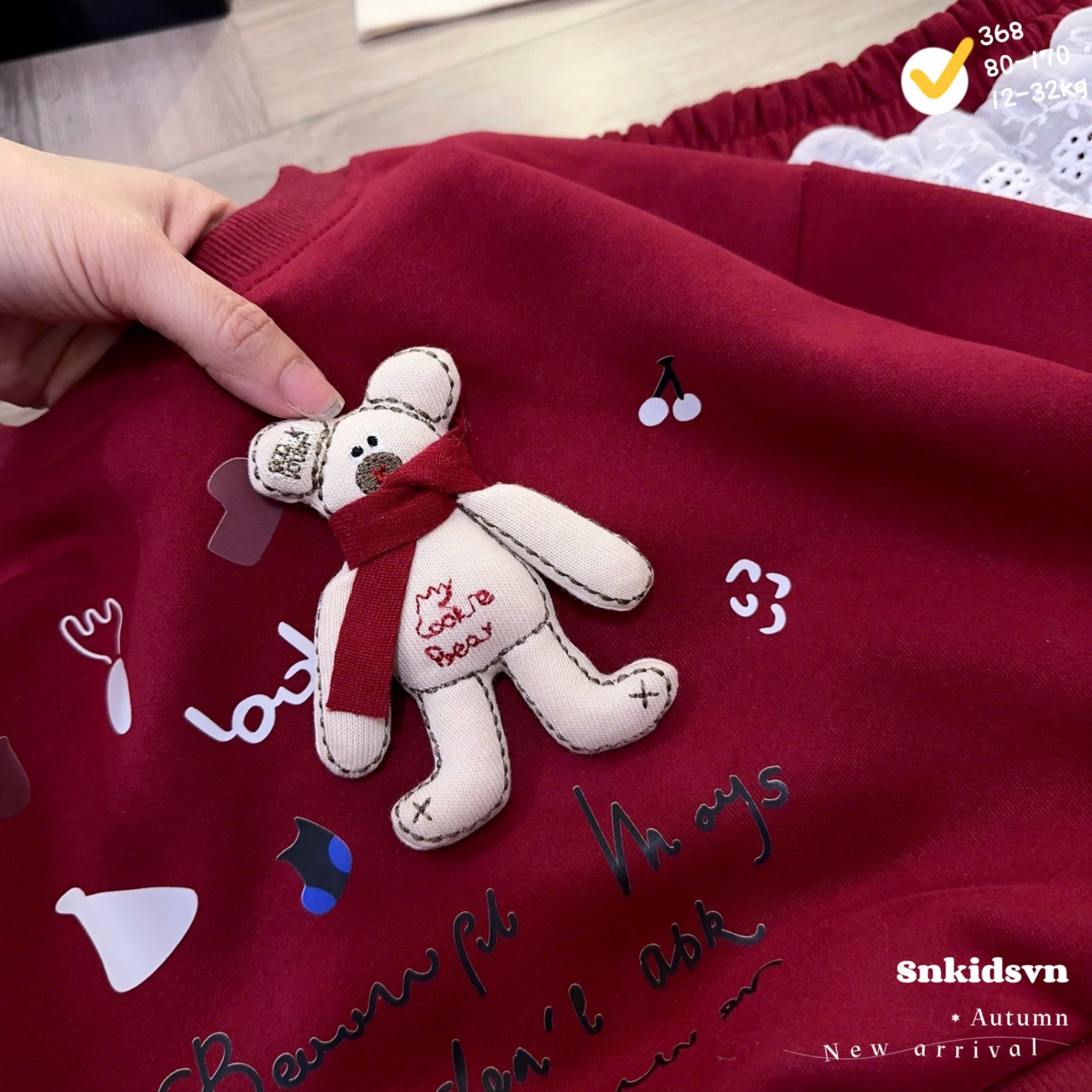 Sét bộ nỉ đỏ gấu nhỏ đính bé gái