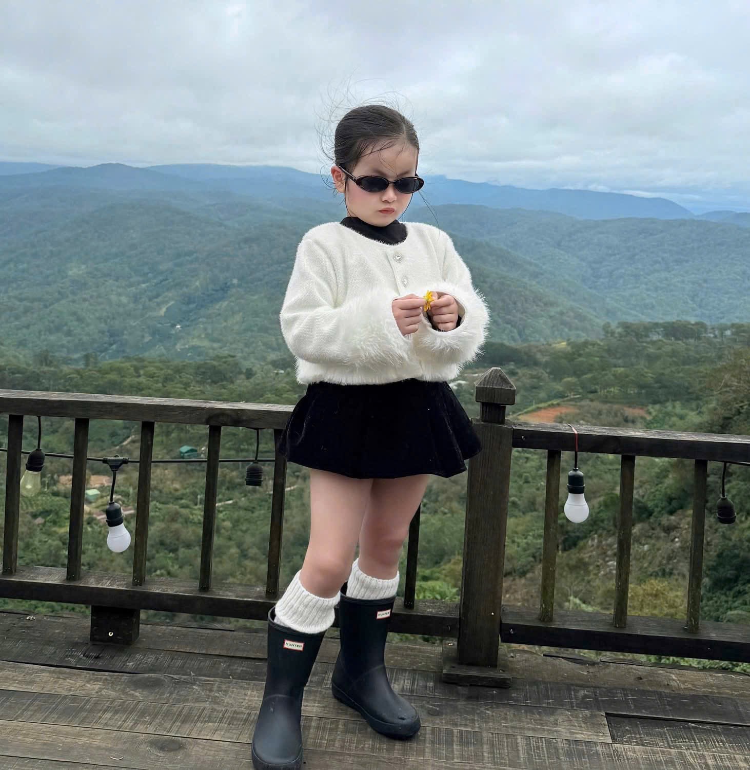 Sét áo dạ lông mịn chân váy nhung đen bé gái