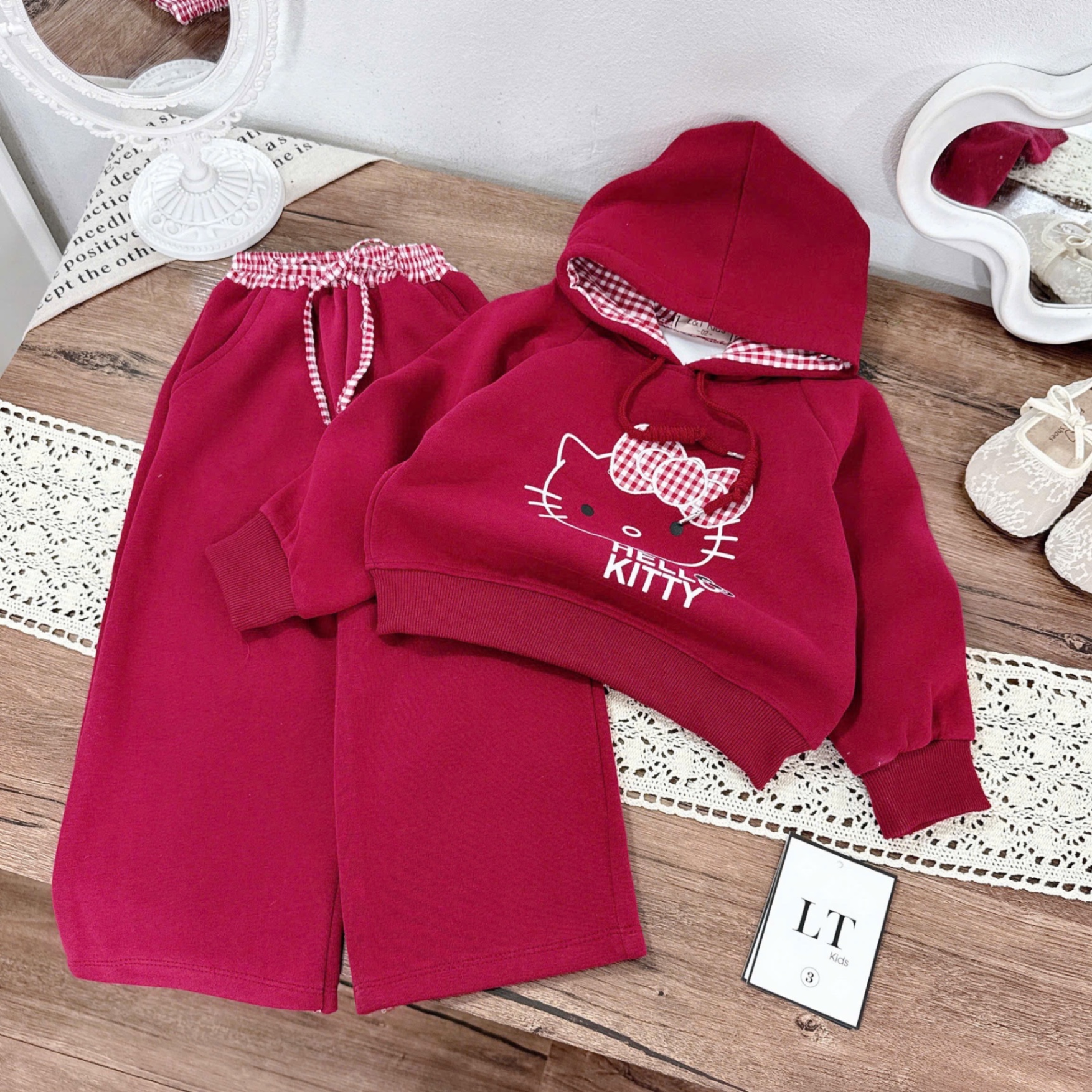 Sét bộ nỉ đỏ mũ kiền kitty quần xuông bé gái