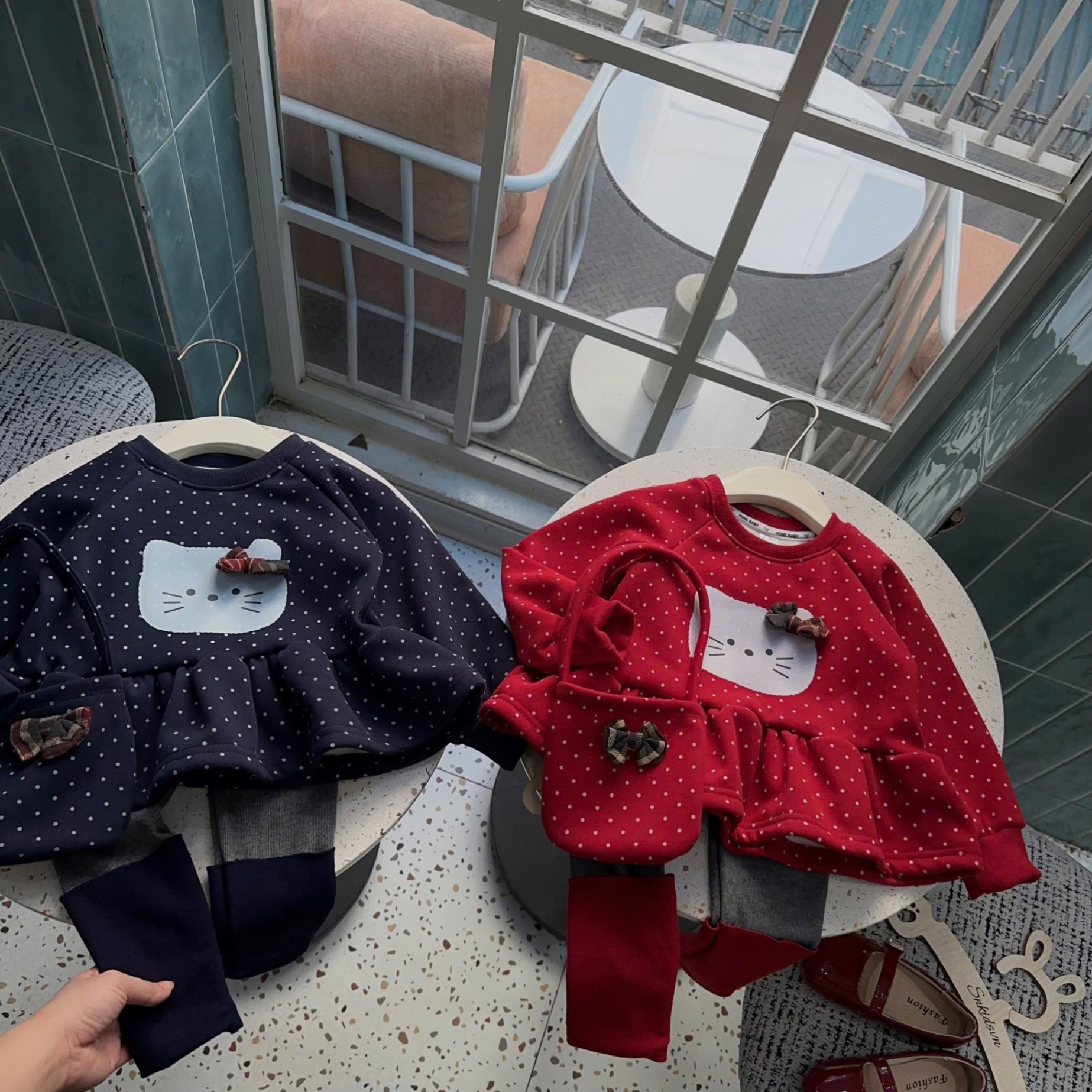 Sét bộ nỉ chấm bi kitty lót nỉ lông quần legging bé gái