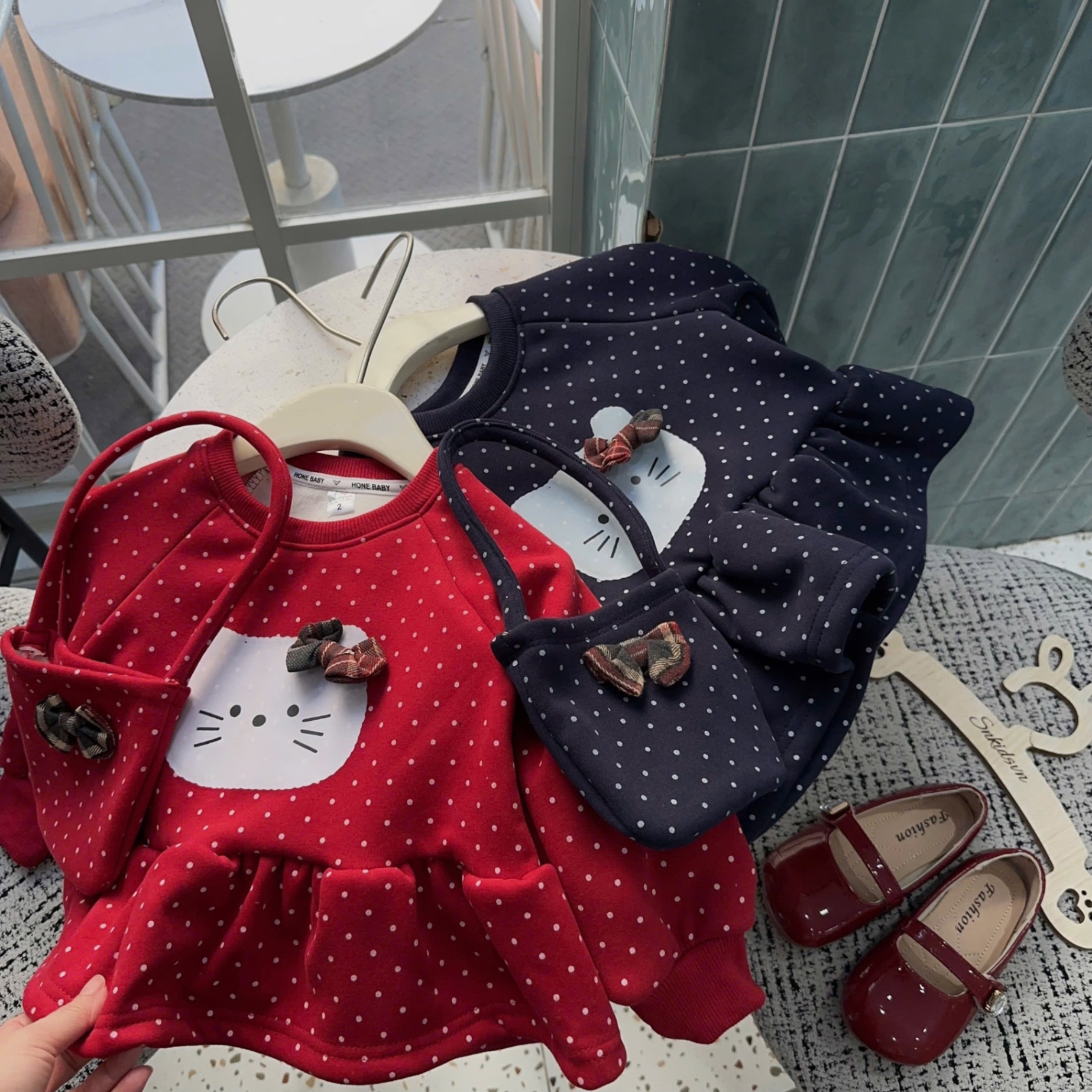 Sét bộ nỉ chấm bi kitty lót nỉ lông quần legging bé gái