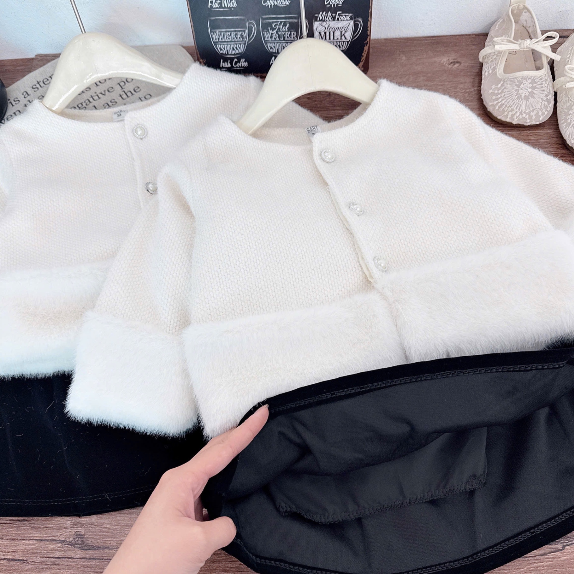 Sét áo dạ lông mịn chân váy nhung đen bé gái