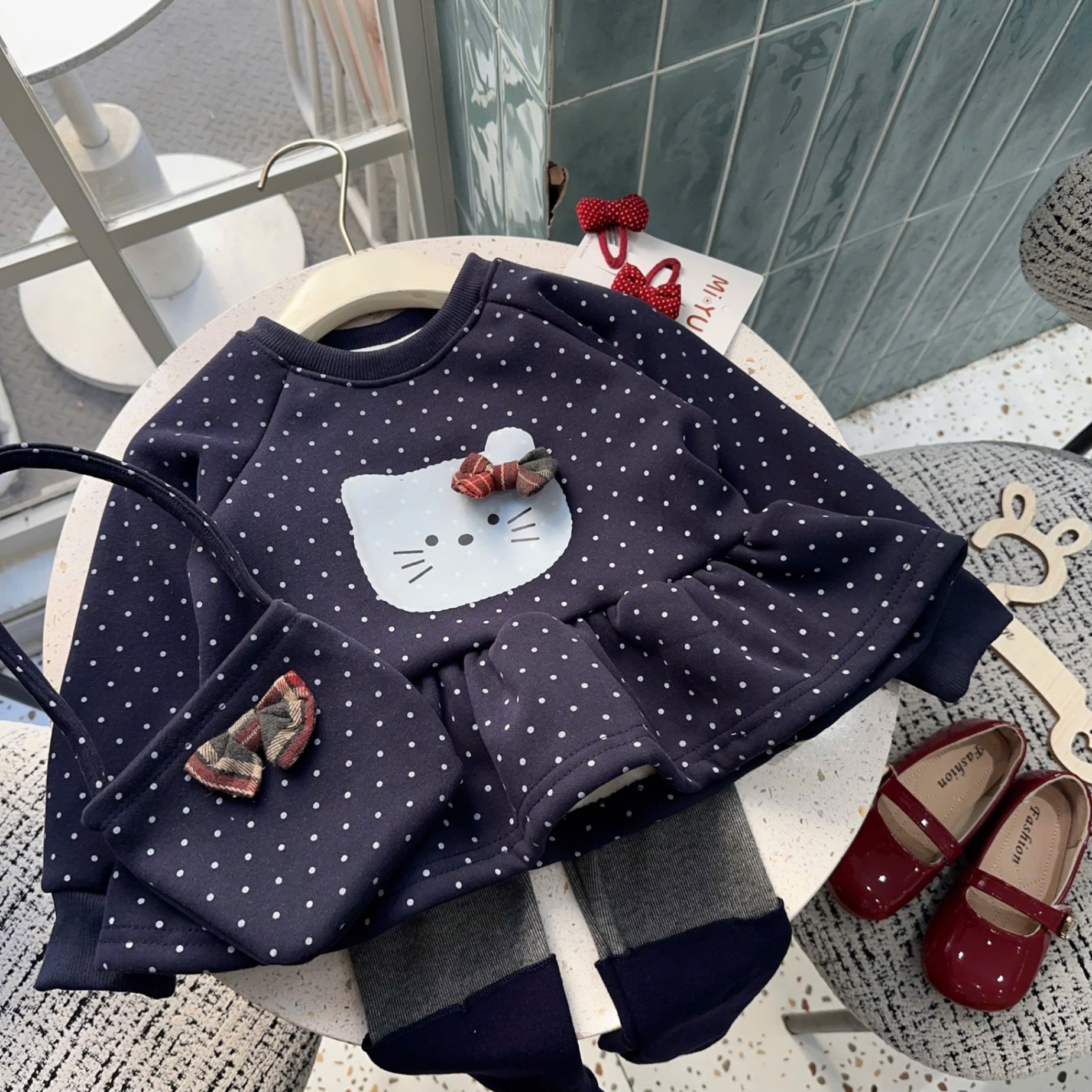 Sét bộ nỉ chấm bi kitty lót nỉ lông quần legging bé gái