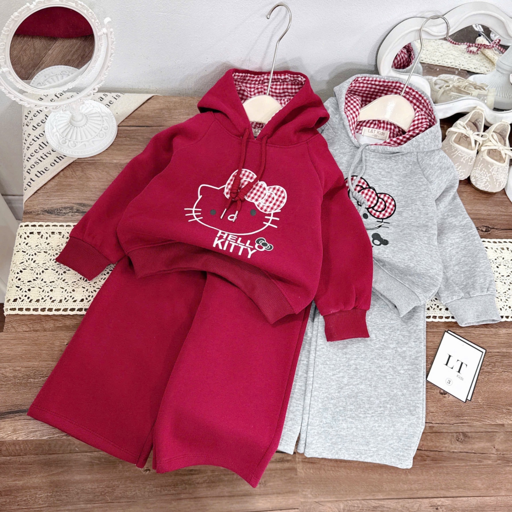 Sét bộ nỉ đỏ mũ kiền kitty quần xuông bé gái