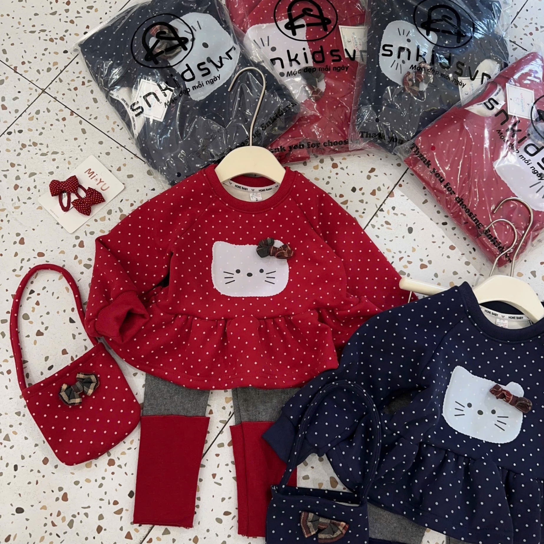 Sét bộ nỉ chấm bi kitty lót nỉ lông quần legging bé gái