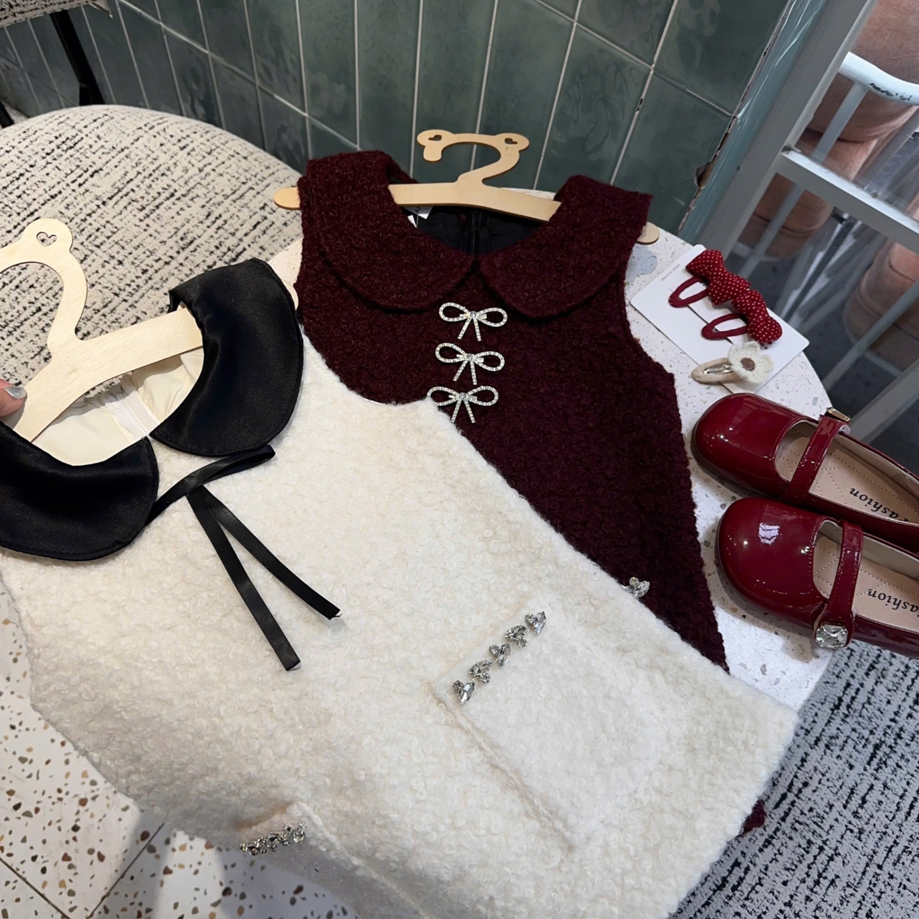 Váy lông chữ a bé gái