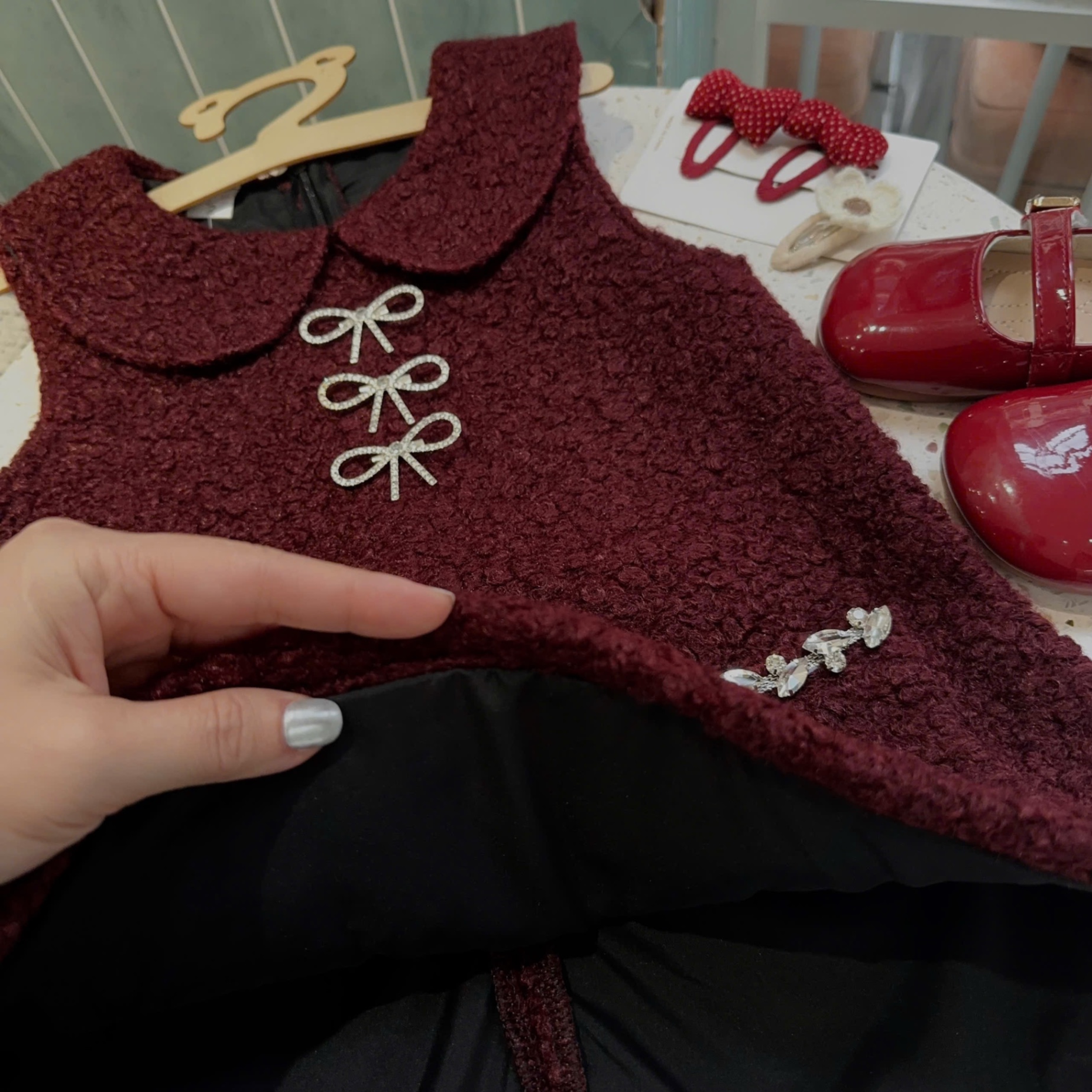 Váy lông chữ a bé gái