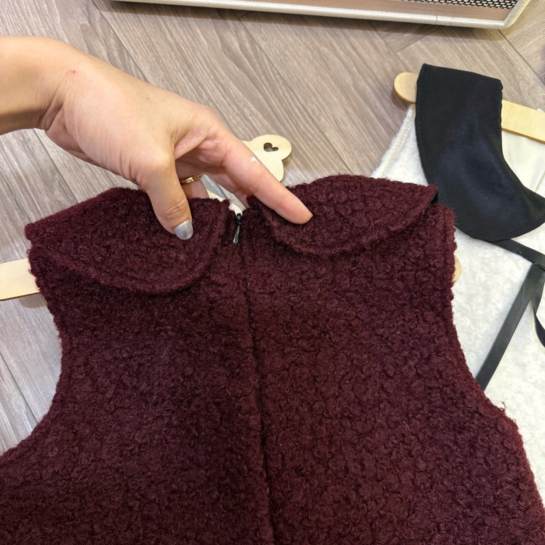 Váy lông chữ a bé gái