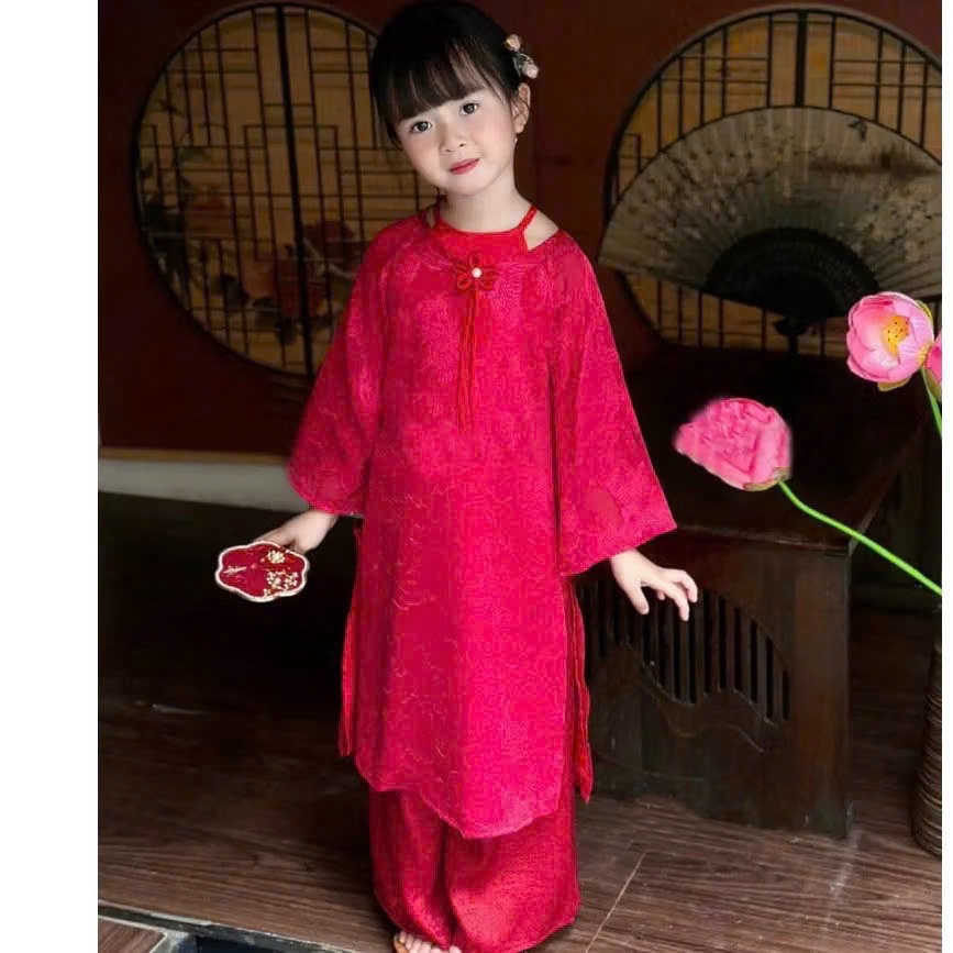 Áo dài đỏ vân lá cổ yếm bé gái