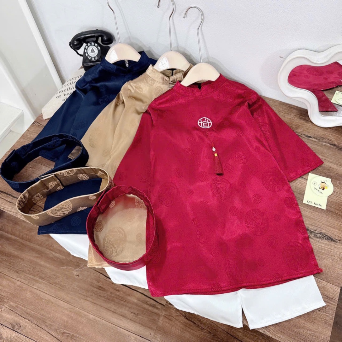 Sét áo dài gấm kèm khăn mấn đầu cho bé trai