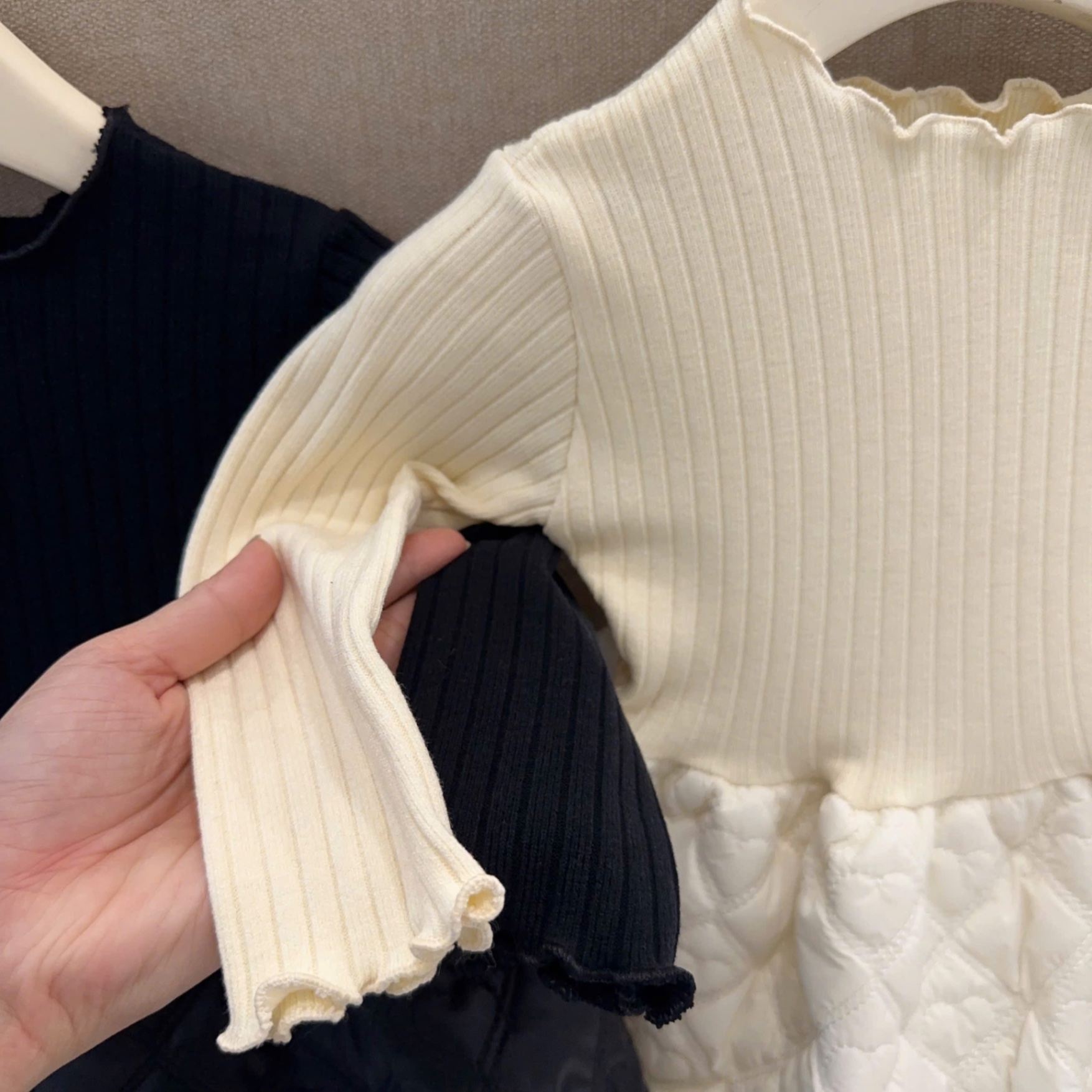 Váy tăm len phối thân bồng bé gái