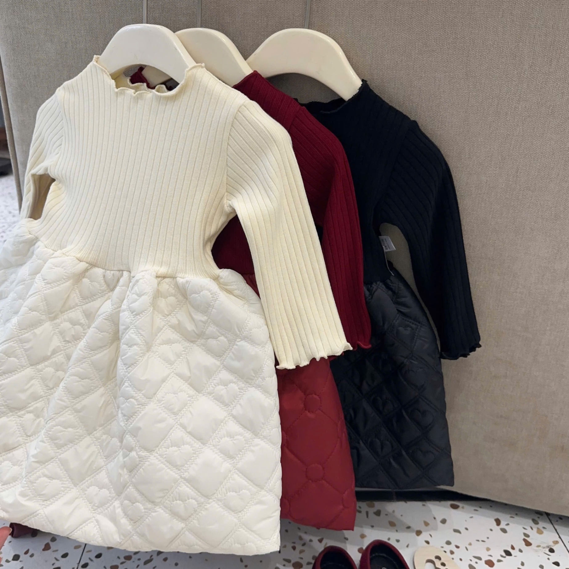 Váy tăm len phối thân bồng bé gái