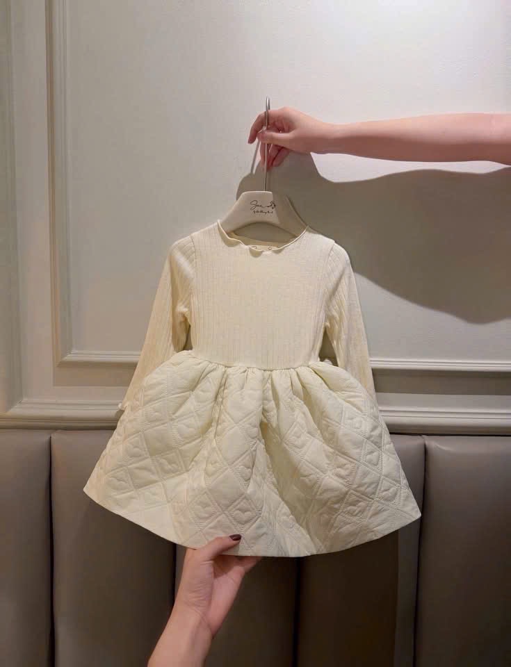 Váy tăm len phối thân bồng bé gái