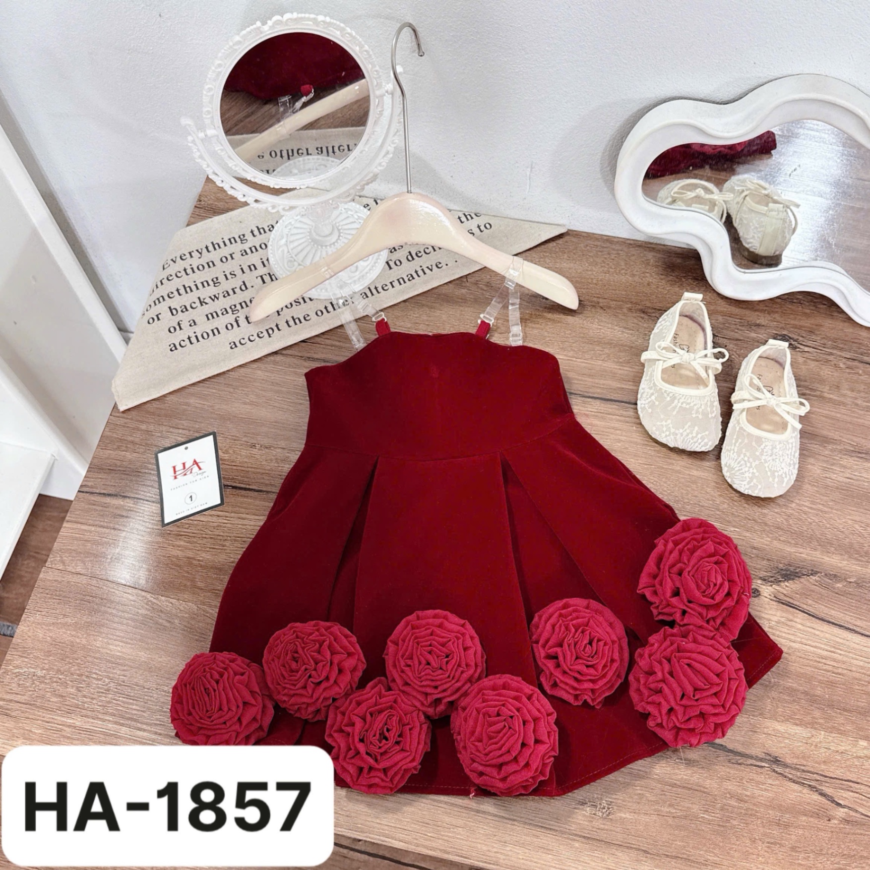 Váy nhung 2 dâyn thân đính bông đỏ bé gái