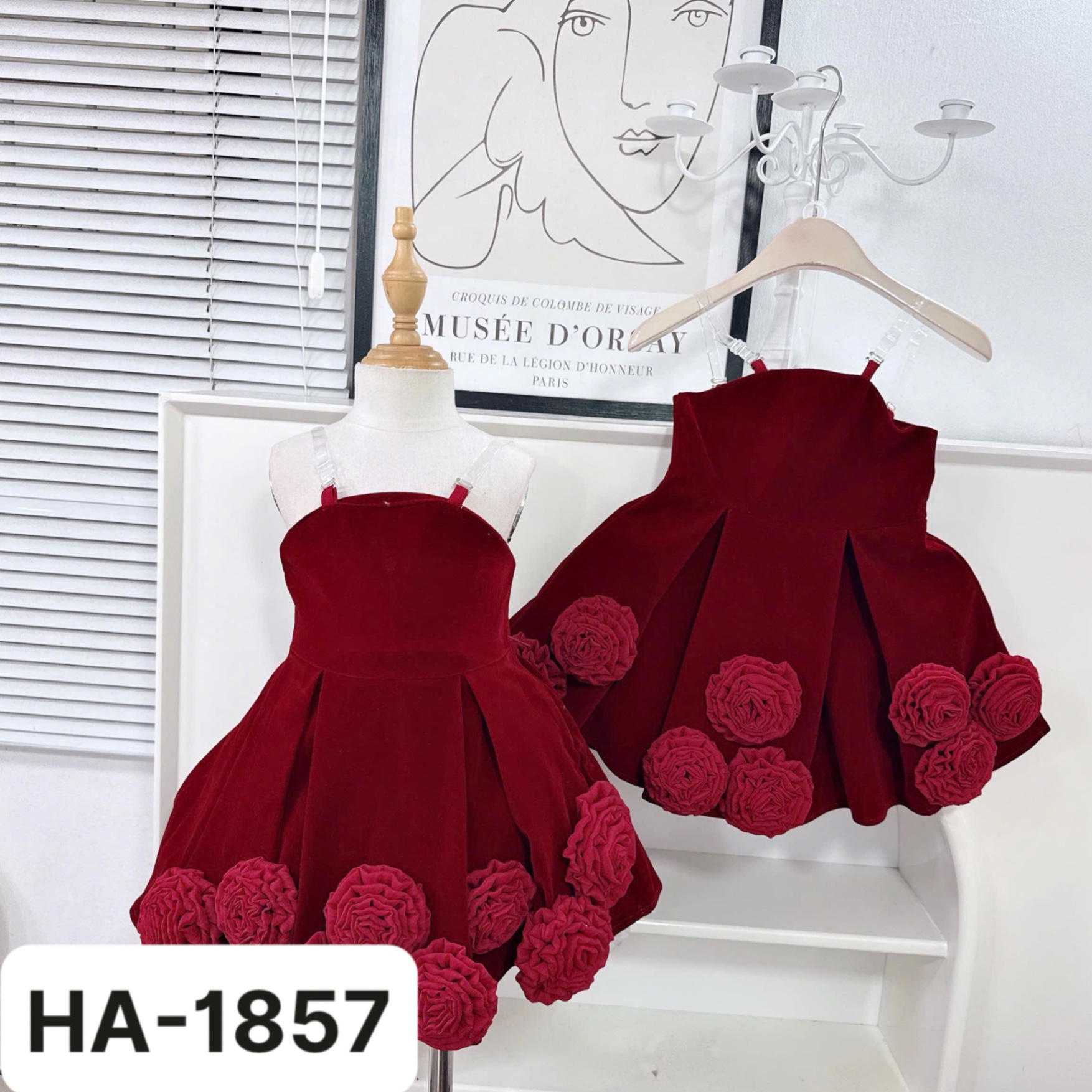 Váy nhung 2 dâyn thân đính bông đỏ bé gái