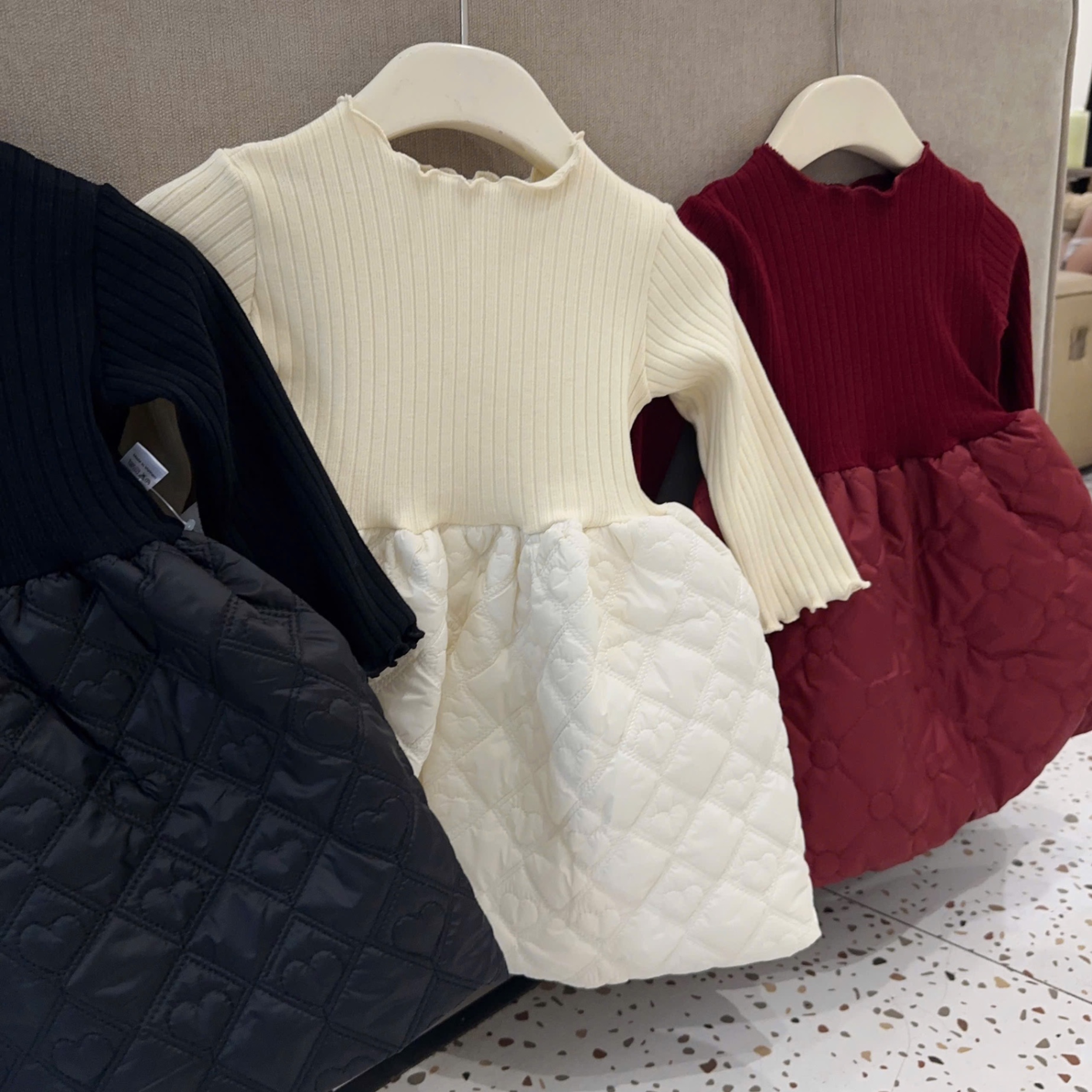 Váy tăm len phối thân bồng bé gái