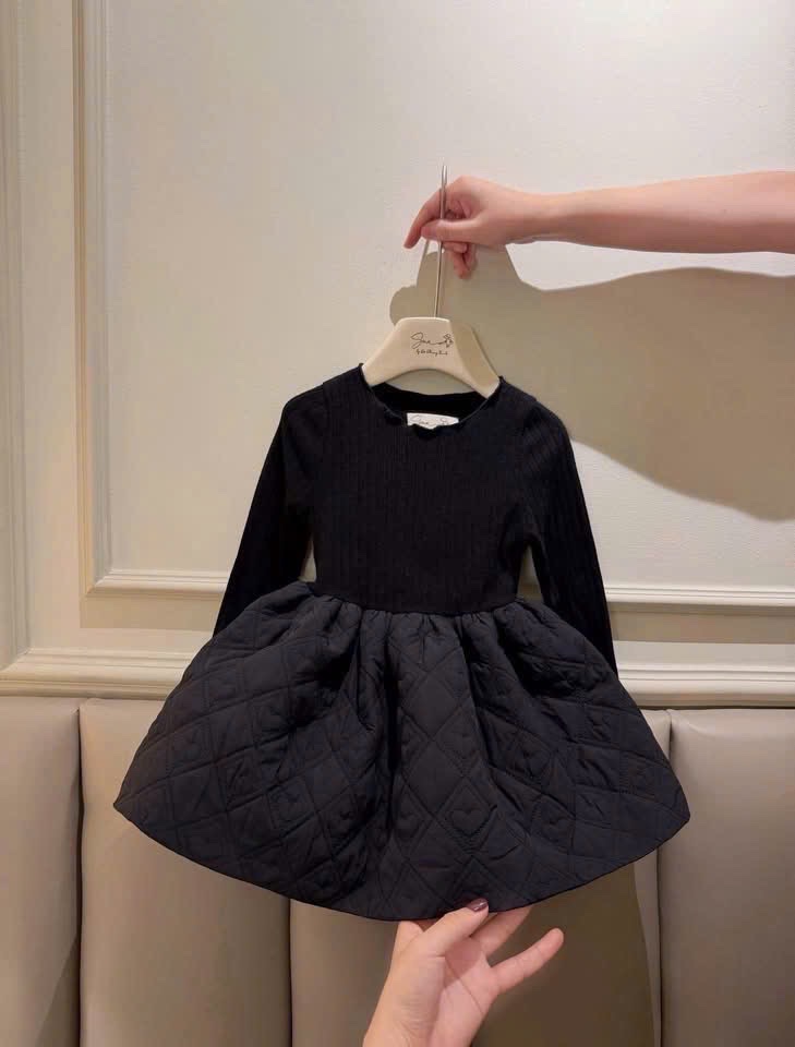 Váy tăm len phối thân bồng bé gái