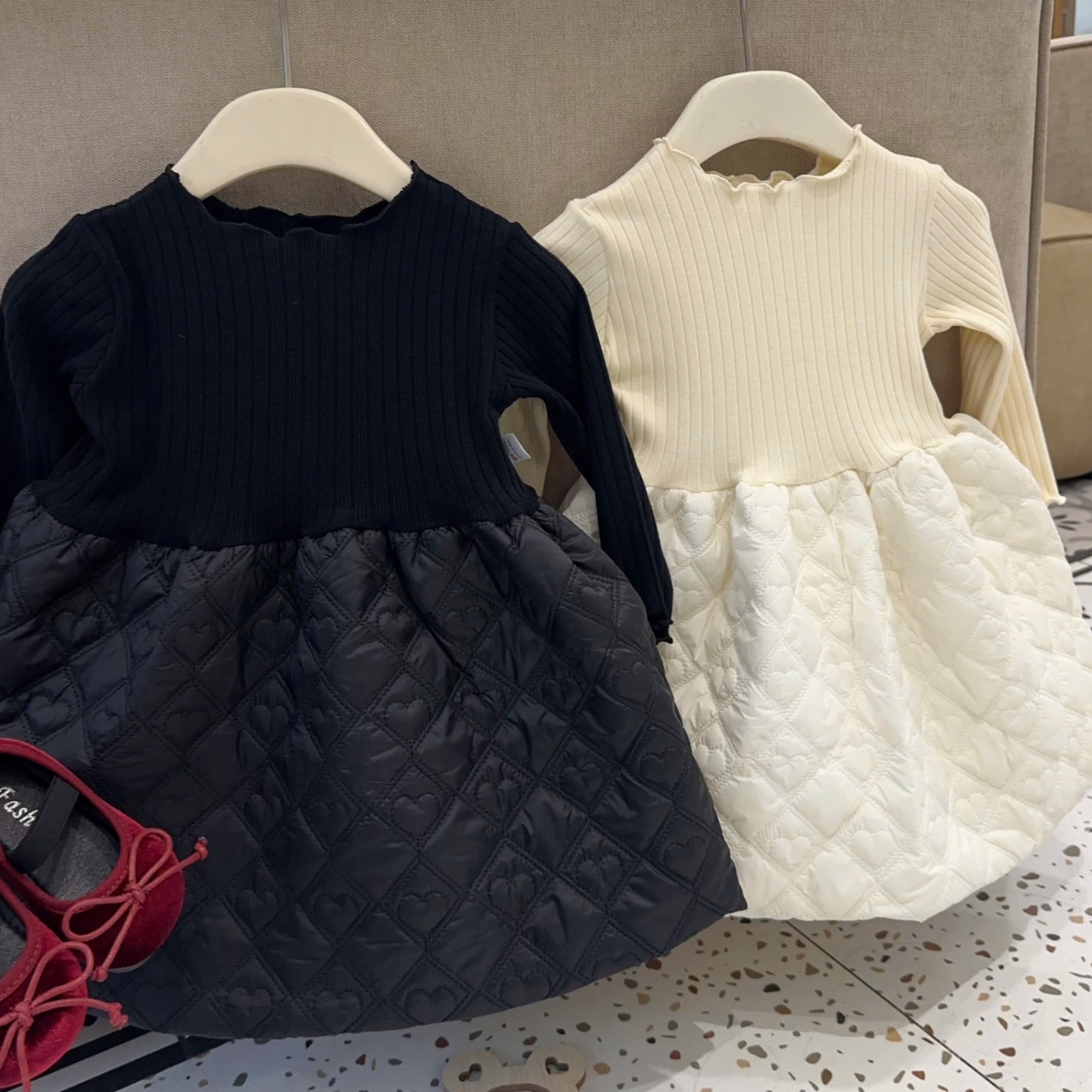 Váy tăm len phối thân bồng bé gái