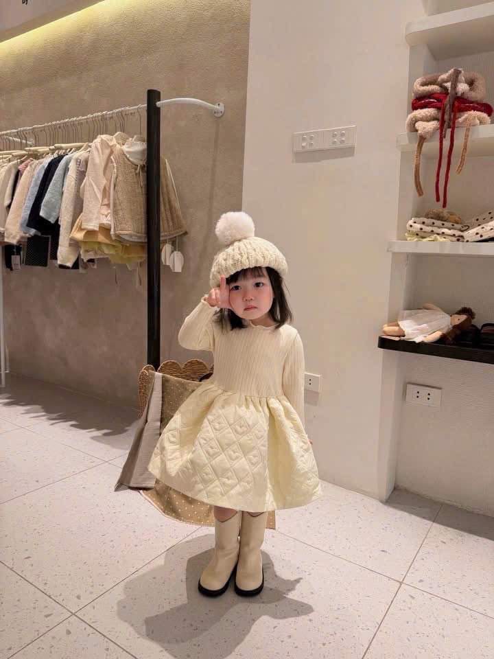 Váy tăm len phối thân bồng bé gái