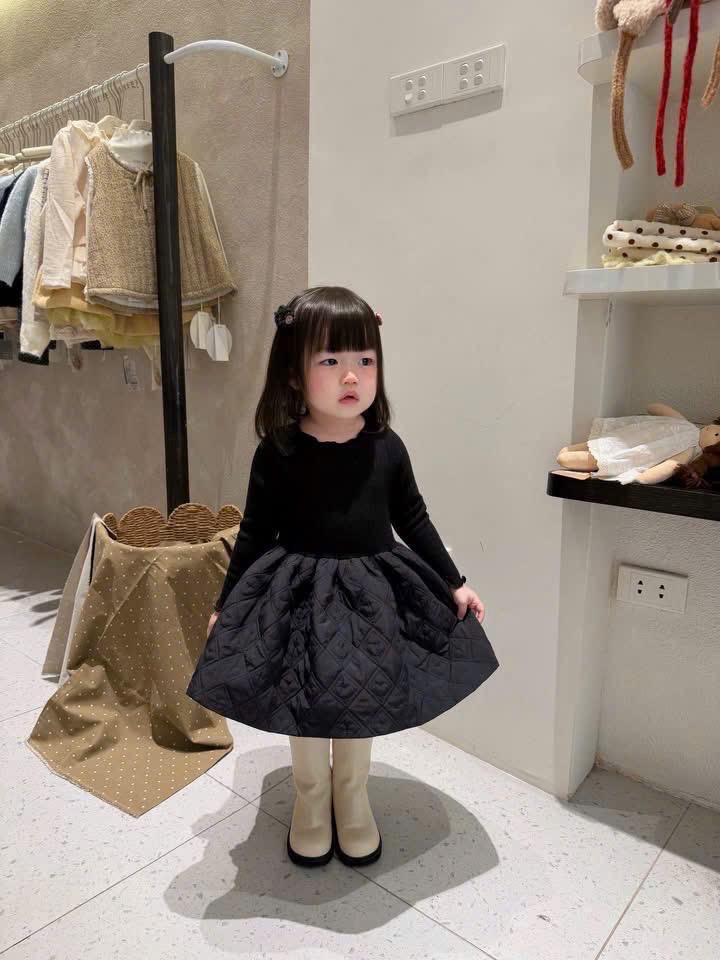 Váy tăm len phối thân bồng bé gái