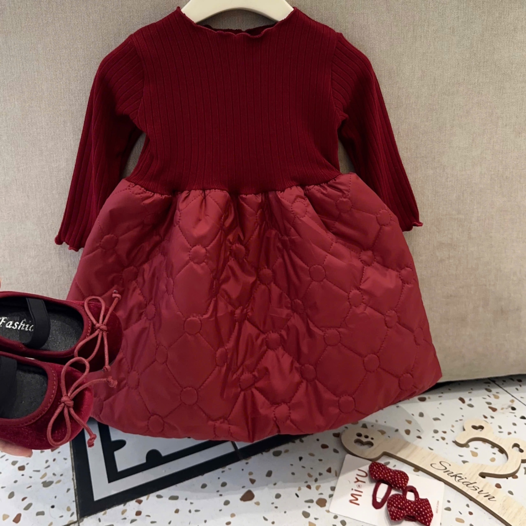 Váy tăm len phối thân bồng bé gái