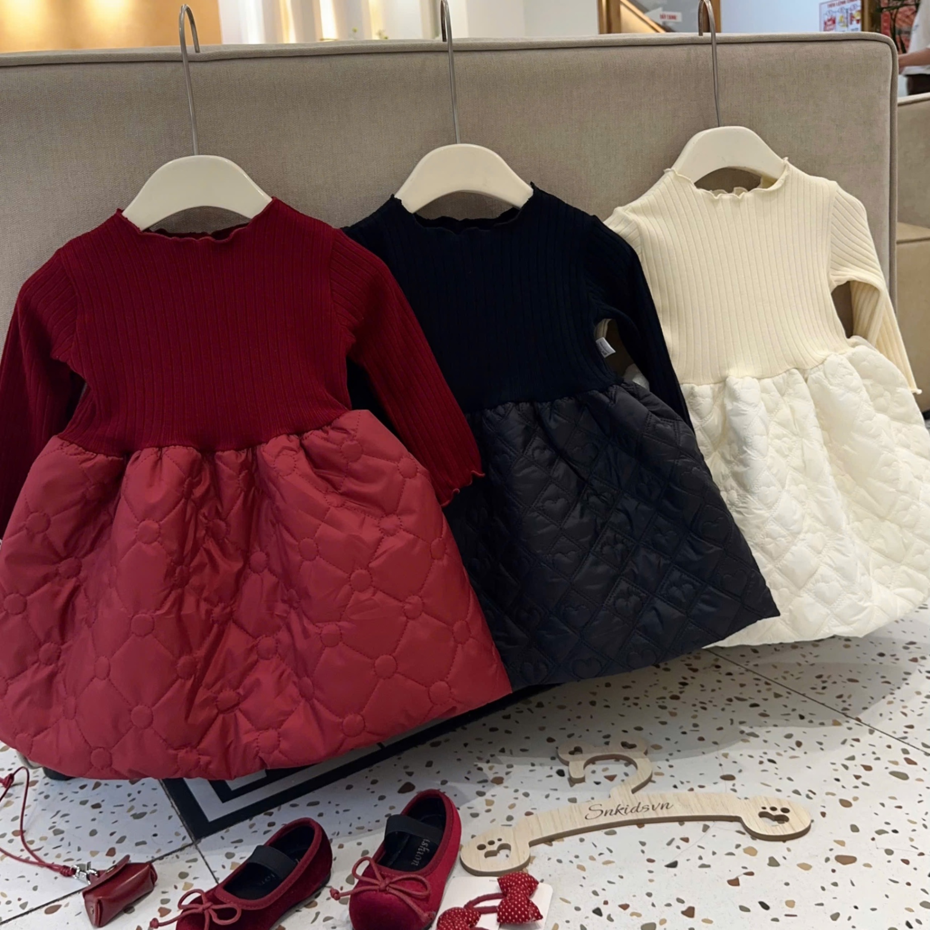 Váy tăm len phối thân bồng bé gái