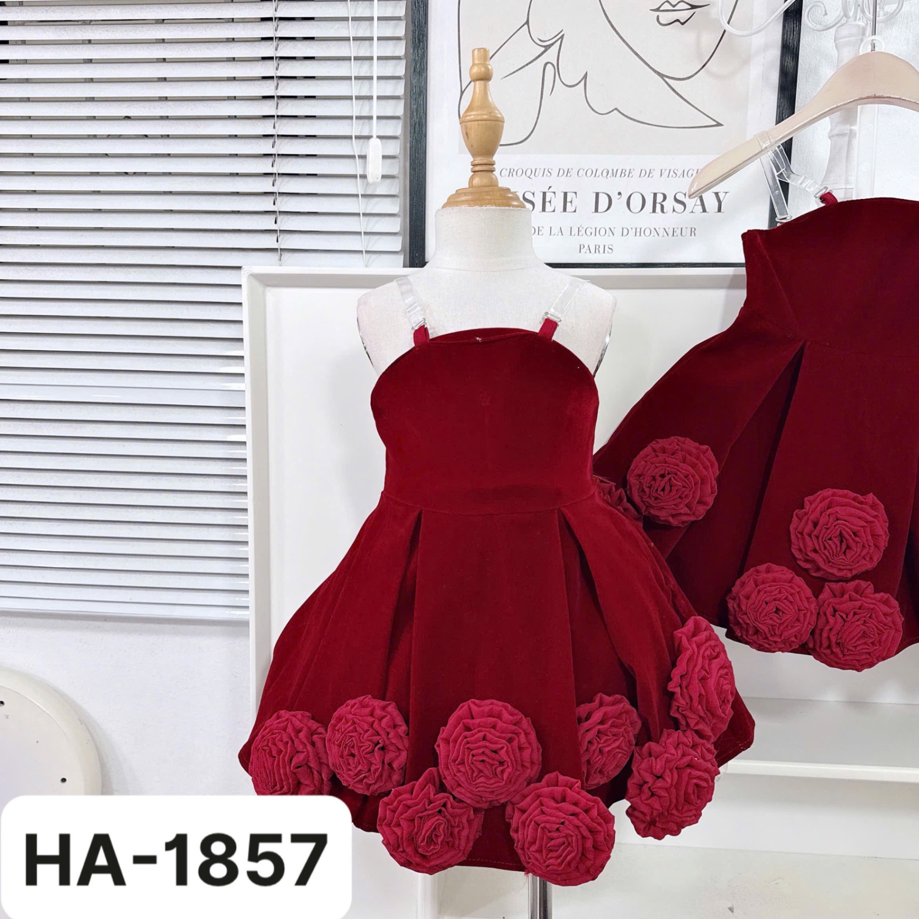 Váy nhung 2 dâyn thân đính bông đỏ bé gái