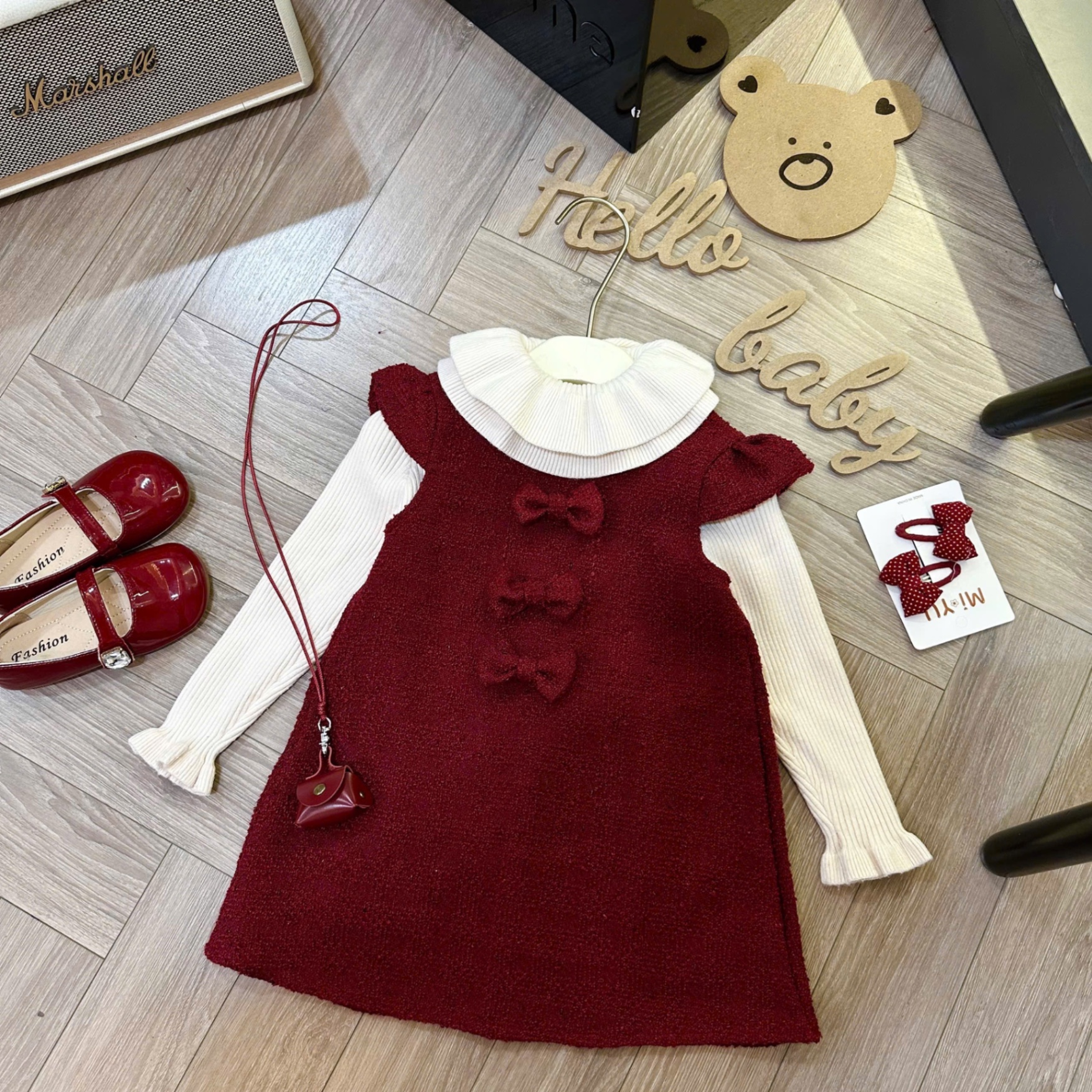 Váy dạ kem đỏ đính nơ bé gái
