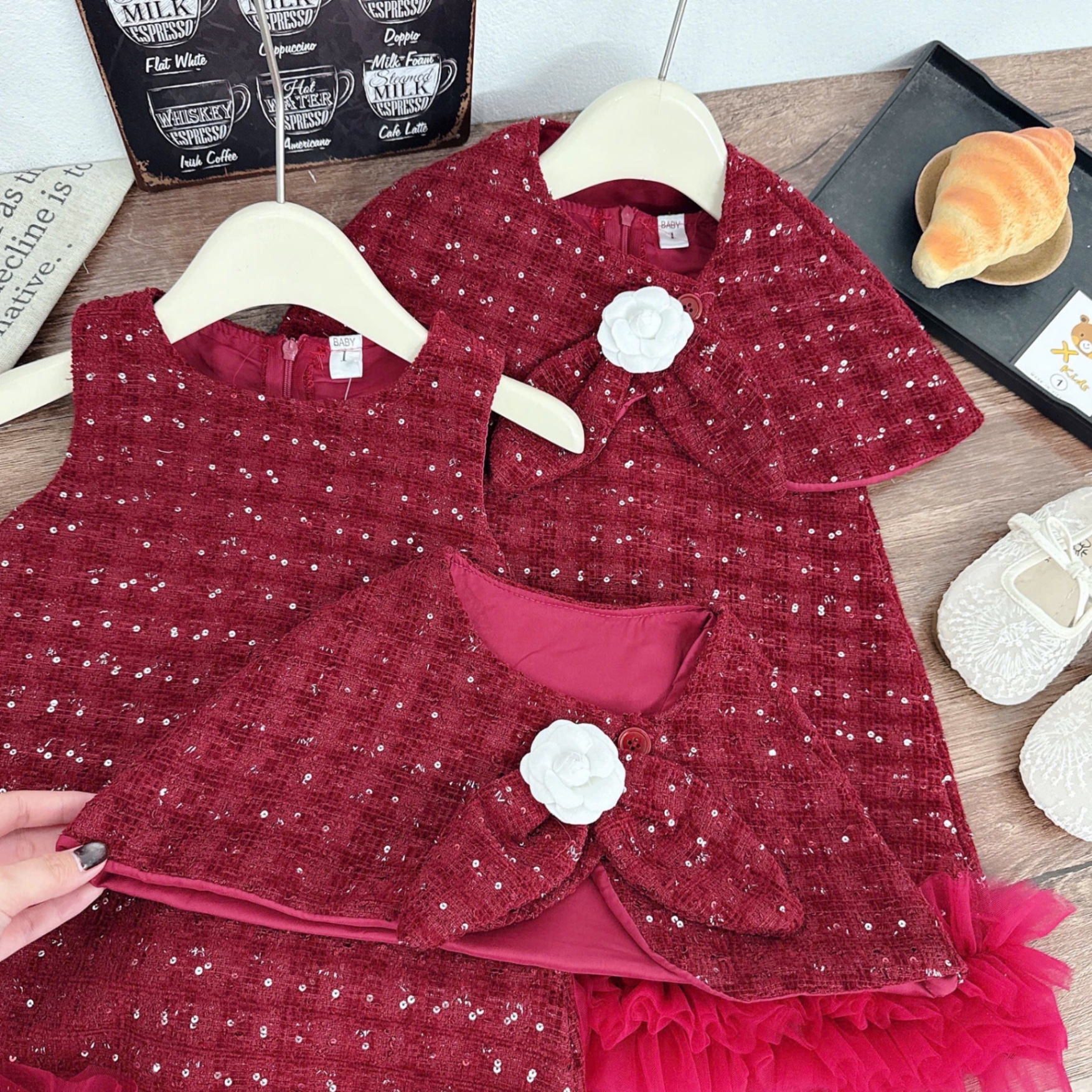 Váy dạ choàng đỏ bé gái