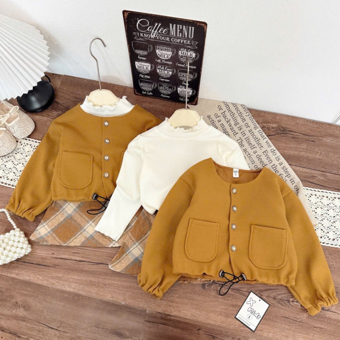 Dạ nâu vàng 3 chi tiết bé gái