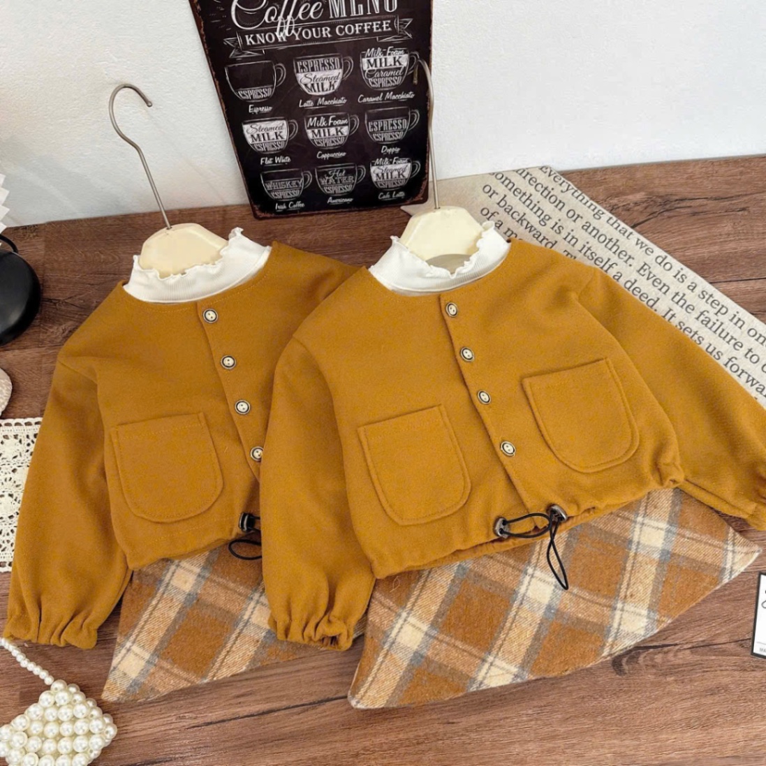 Dạ nâu vàng 3 chi tiết bé gái