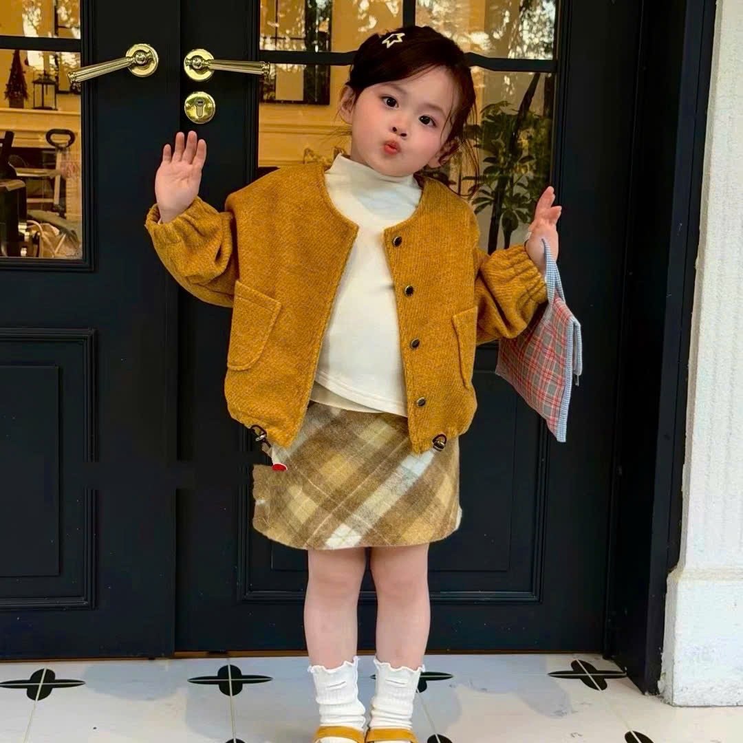 Dạ nâu vàng 3 chi tiết bé gái